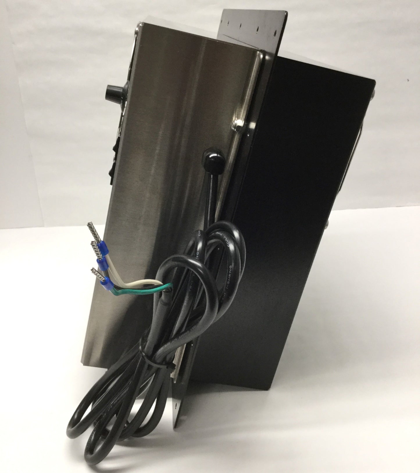 Used EIC AAC-142-4XT-HC Enclosure Cooling 500BTU Thermoelectric Air Conditioner 240V~