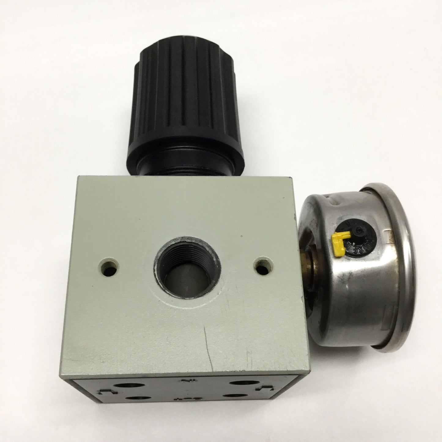 Used Numatics R32R-04 FlexiBlok Relieving Air Pressure Regulator 1/2" NPT, 250psi