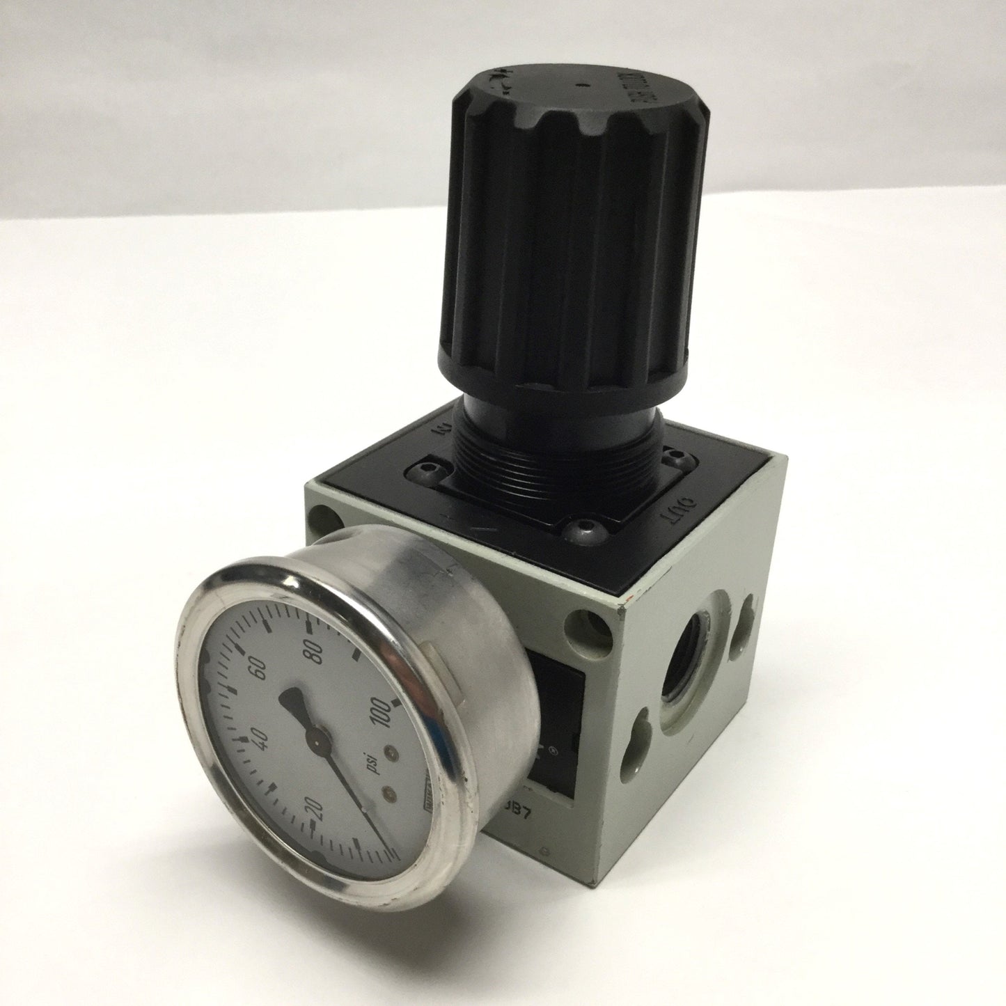 Used Numatics R32R-04 FlexiBlok Relieving Air Pressure Regulator 1/2" NPT, 250psi