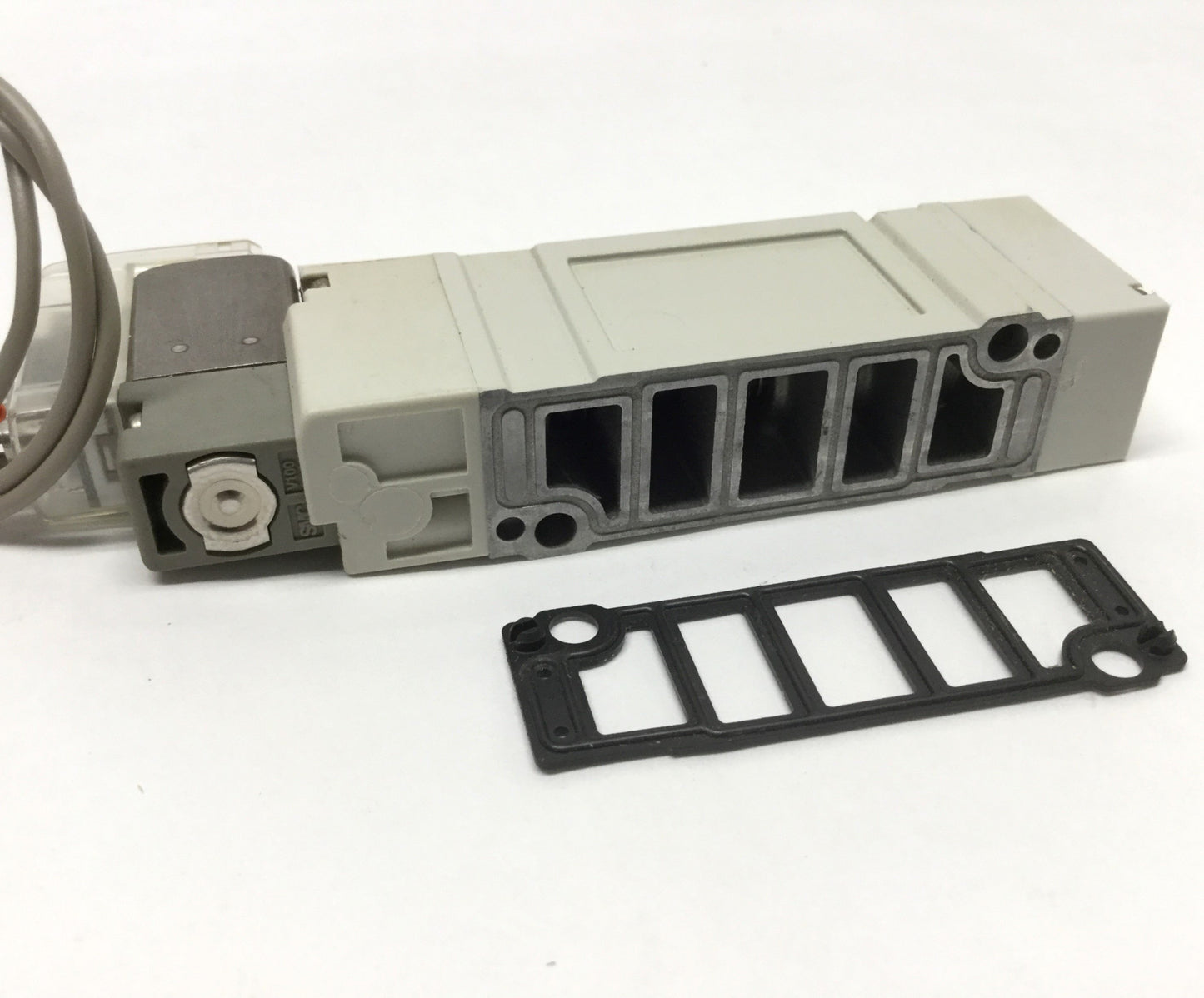 Used SMC SY5140-3GZ Pneumatic Solenoid Control Valve, 2-Position 5-Port, 110VAC Coil