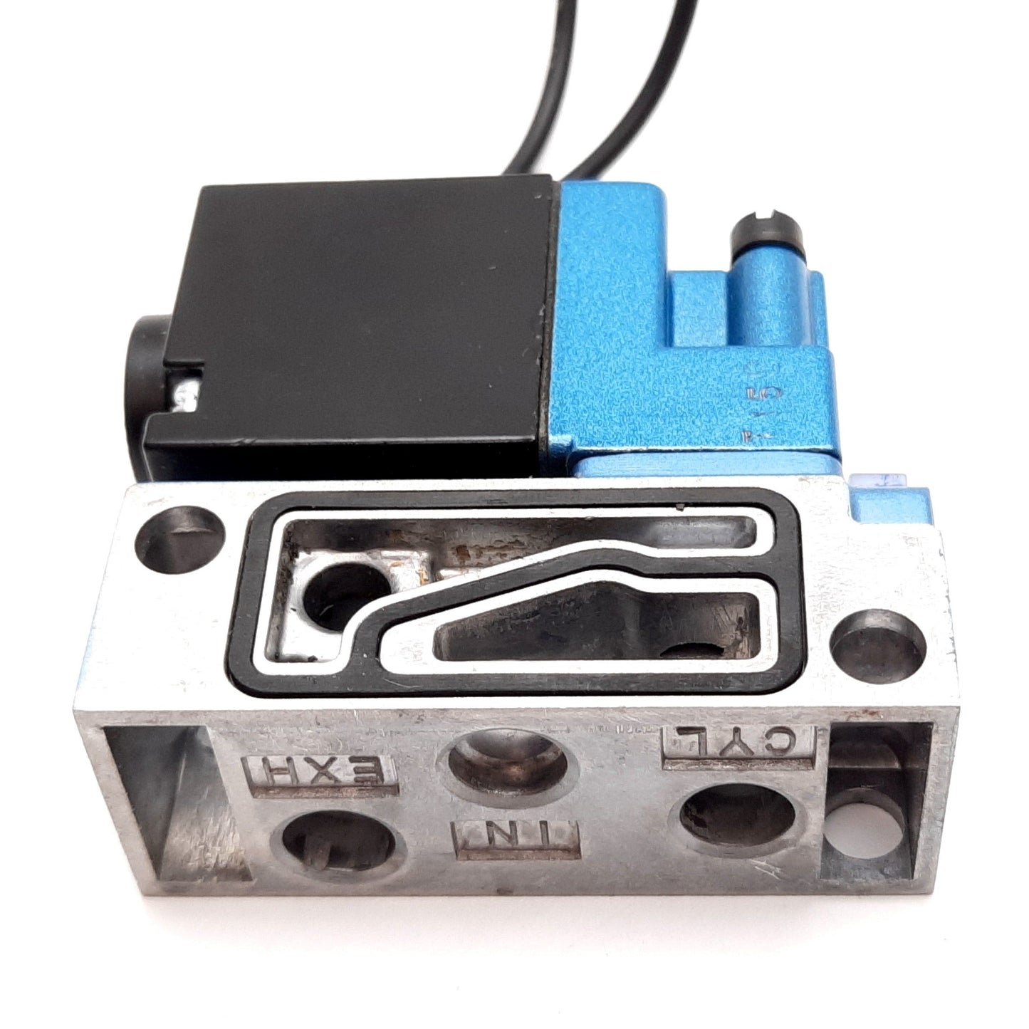 Used Mac Solenoid Valve, 2-Position 3-Port, 110/120VAC 60Hz 6.8W, Vacuum to 150psi