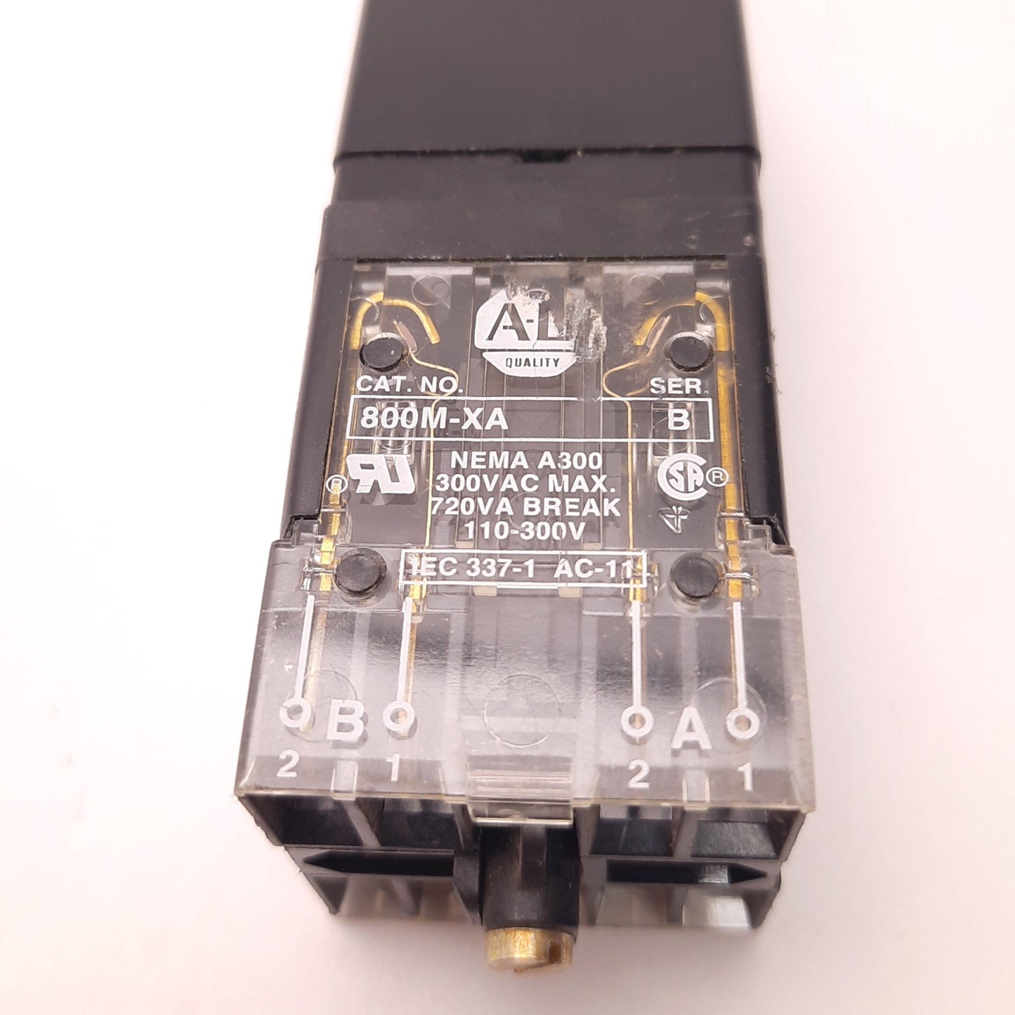 Used Allen Bradley 800MR-H32B Key-Switch with Two 800M-XA Contact, 300v AC