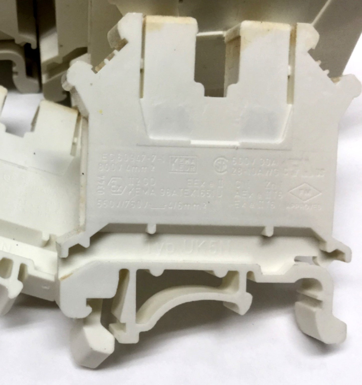 Used Lot of 70 Phoenix Contact UK5N WH Feed-Through Terminal Blocks, White, 600V 30A