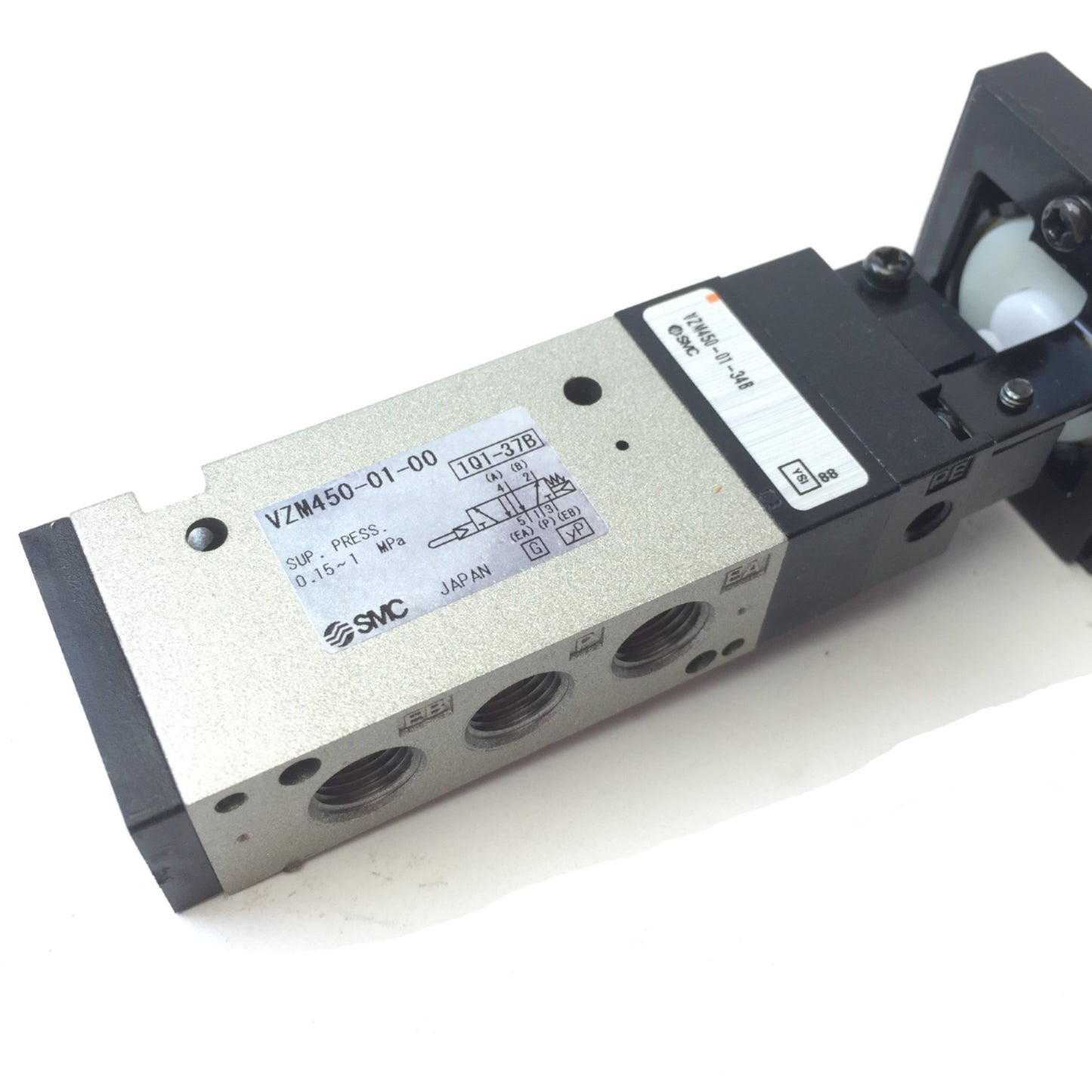 New SMC VZM450-01-34B Pneumatic Mechanical Valve 5-Port RC 1/8, Twist Selector 2-Pos