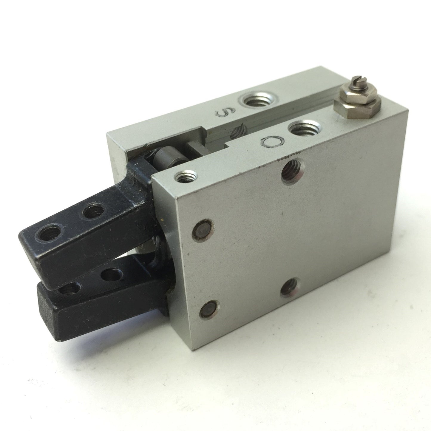 Used SMC MHC2-16D Double Acting Air Pneumatic Angular Gripper, 2-Fingers, Bore: 16mm
