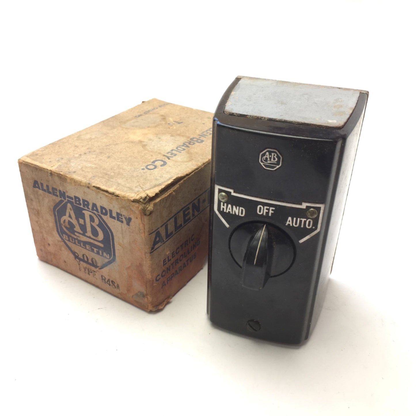 New – Open box Allen Bradley Type R4SA Selector Switch Metal Enclosure, Hand-Off-Auto Knob