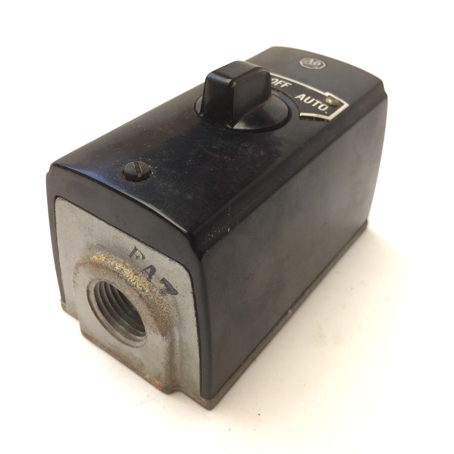 New – Open box Allen Bradley Type R4SA Selector Switch Metal Enclosure, Hand-Off-Auto Knob