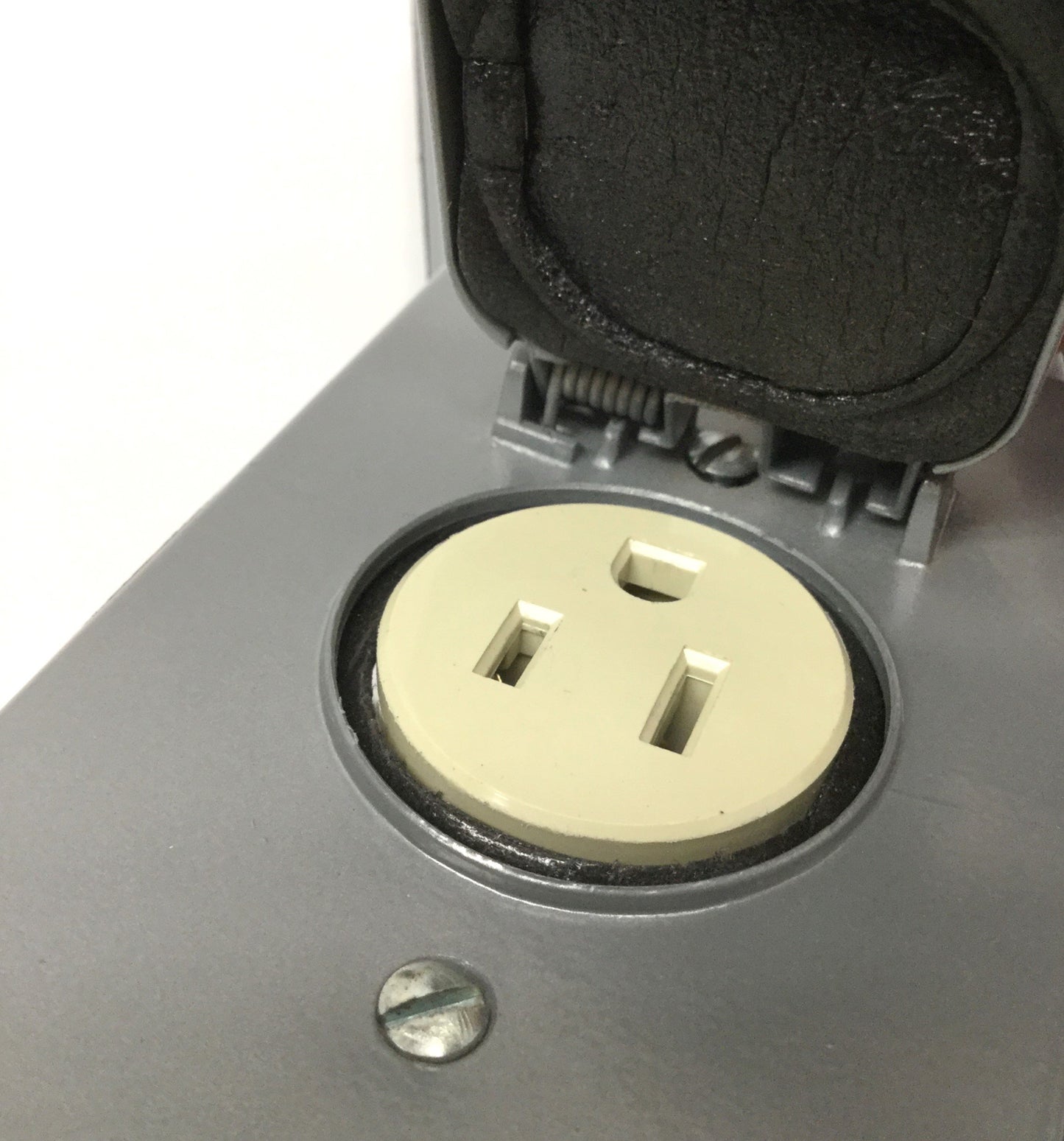 Used Lot of 5 Red Dot CCVS 1-Gang Wet Location Weatherproof Outlet Cover w/ Sockets