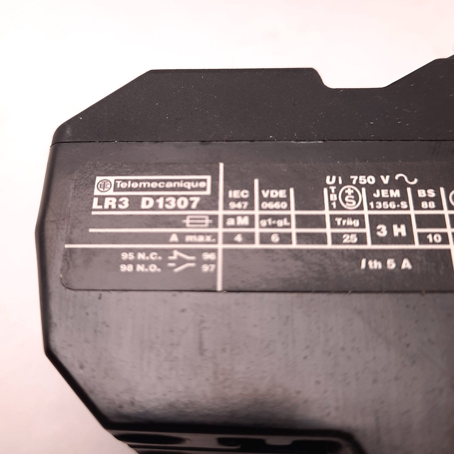 New – Open box Schneider Electric LR3-D1307 Relay 3 Pole, 2.5 Amps, 600v AC, 1 N.O./1 N.C.