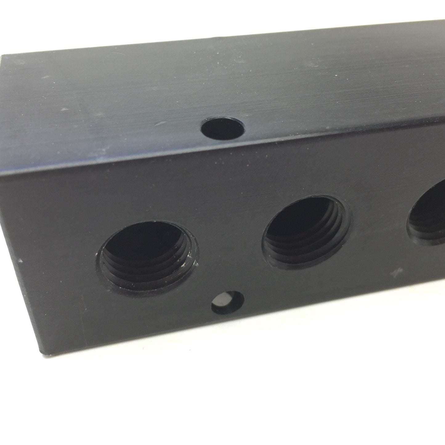 Used Polyconn PCM20-250-10B 10-Outlet Anodized Aluminum Manifold, 1/4" 3/8" NPT Ports