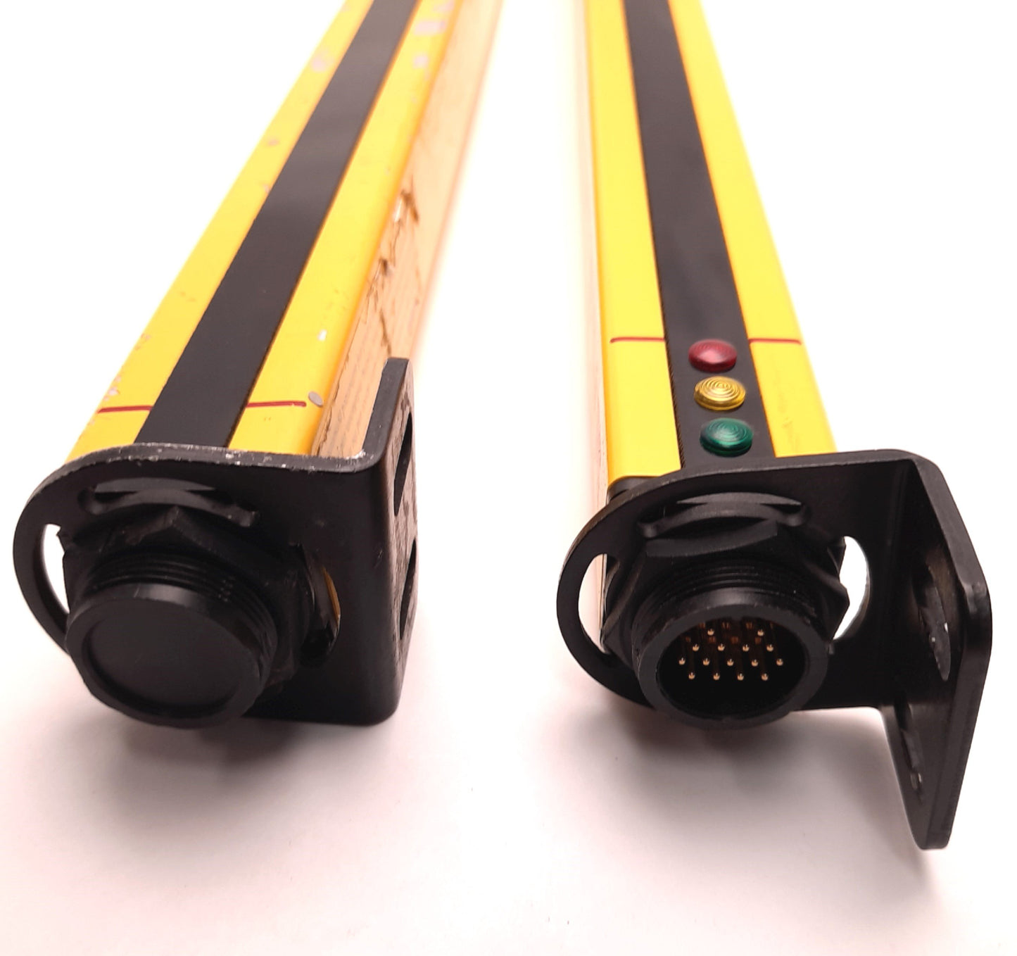 Used STI MS4320B Minisafe Light Curtain Transmitter/Receiver, 30Ft Range,0.5" Spacing