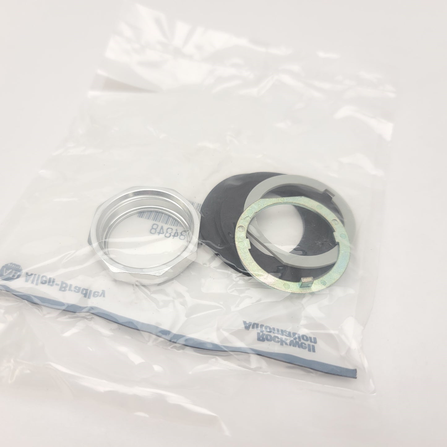 New – Open box Allen Bradley 800T-A1A Ser. T Momentary Push Button, Green, 30mm, 1x N.C. 600VAC