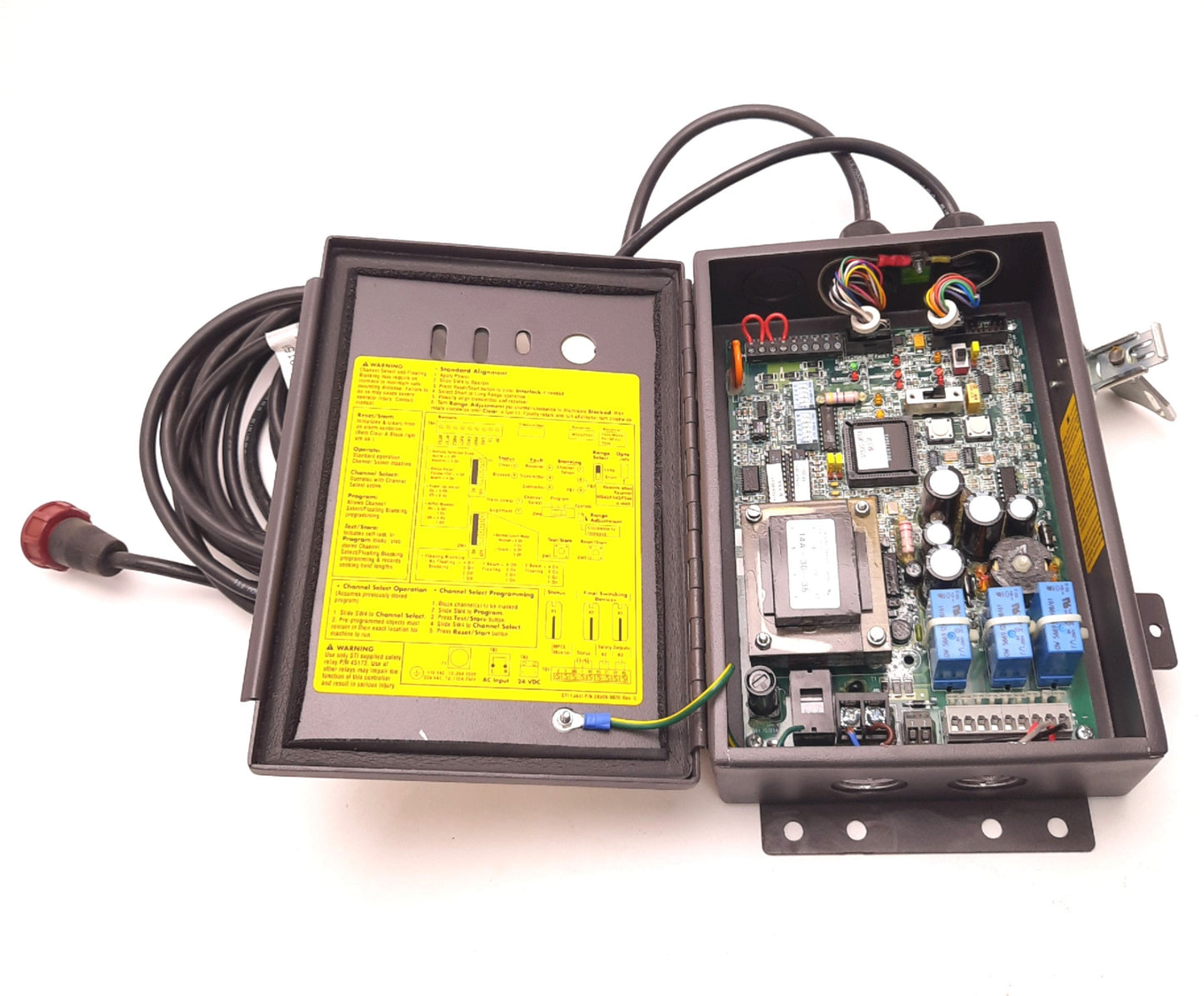 Used STI LCC-FB-AC1-U Light-Curtain Controller 70027-1000, 115VAC, 50/60Hz, 30VA