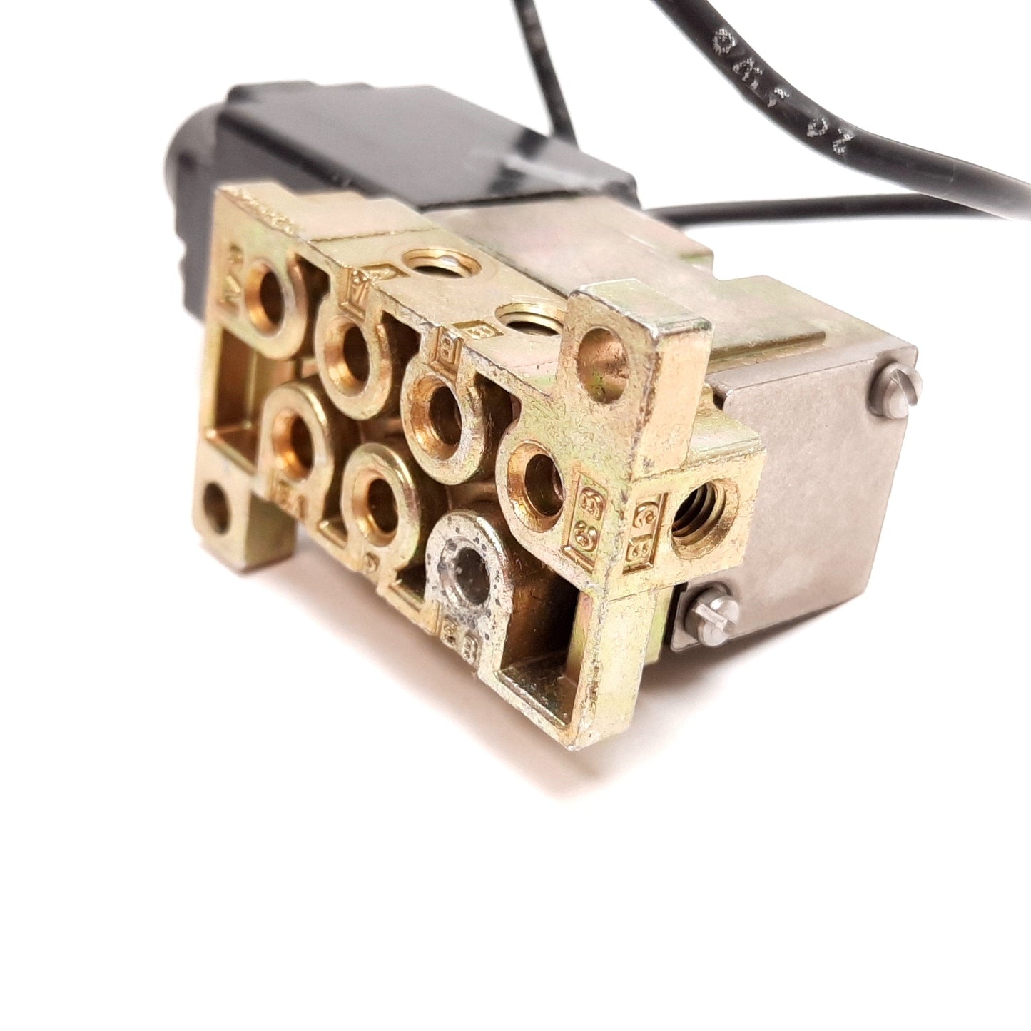 Used Numatics 030SA4410 Solenoid Valve, 2-Position 5-Port, 100/120VAC, 10-32