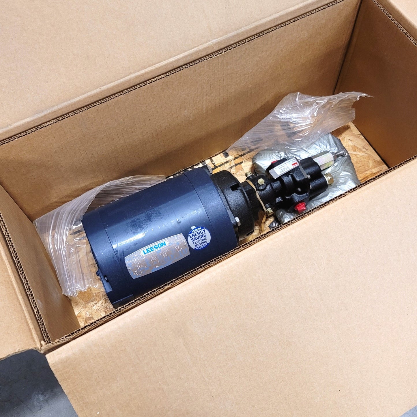 New – Open box Dayton 6NY52 Cast-Iron Gear Pump With Motor & Relief Valve 1-1/2HP, 230/460VAC