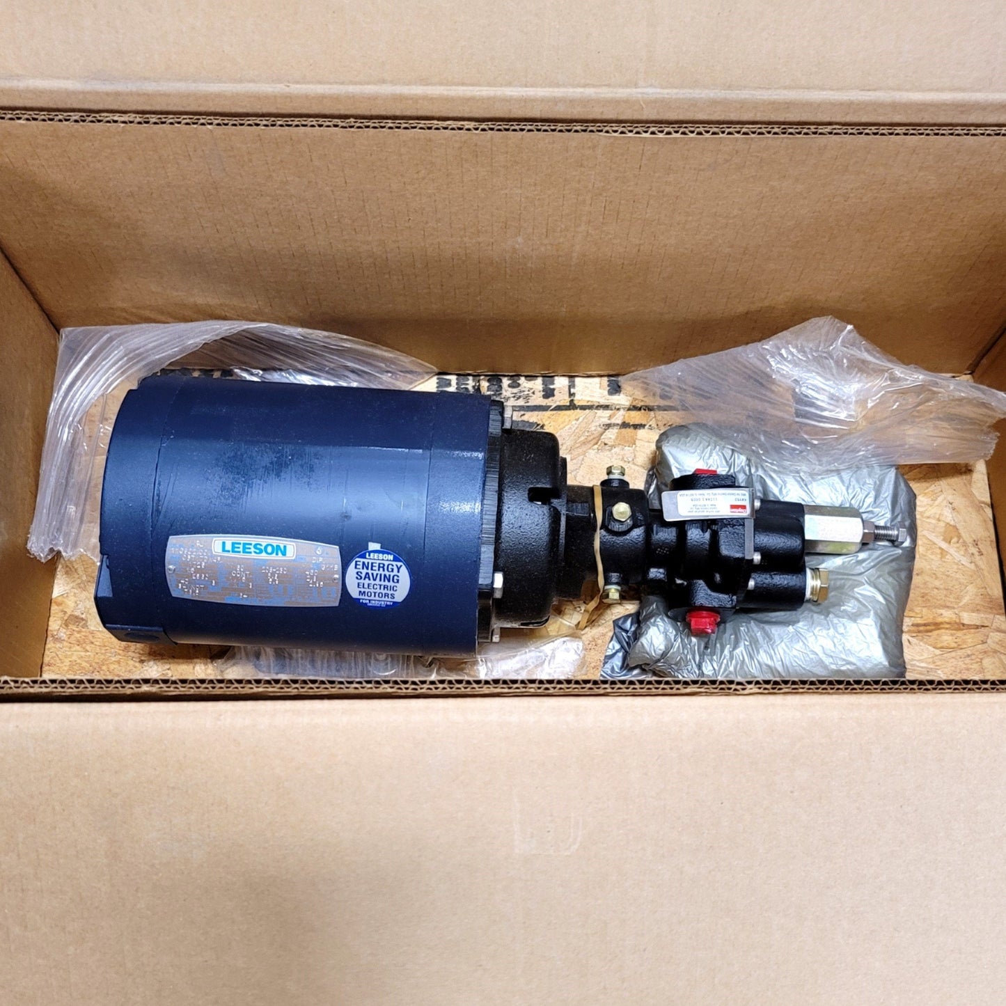 New – Open box Dayton 6NY52 Cast-Iron Gear Pump With Motor & Relief Valve 1-1/2HP, 230/460VAC