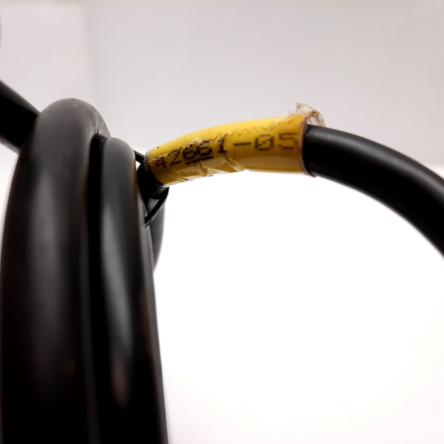 Used Omron STI 42661-0050 Light Curtain Receiver Cable 13-Pin Round to 10-Pin IDC 5ft