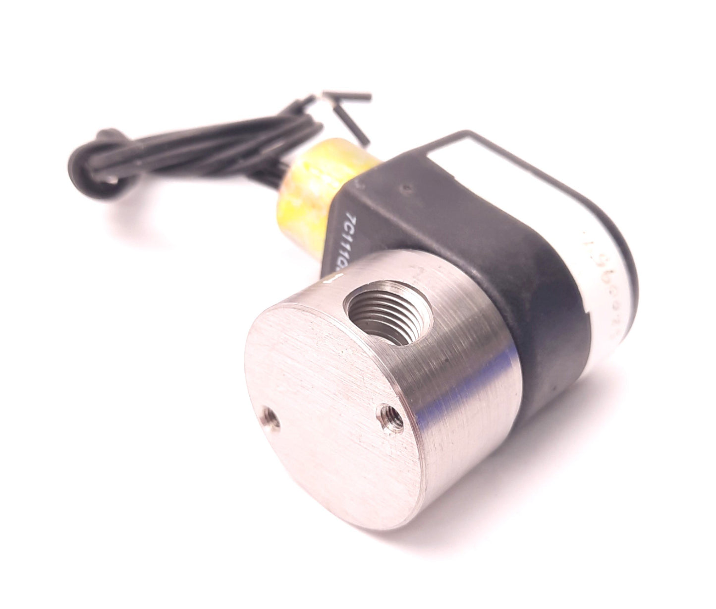 Used Honeywell 71235SN2AN00N0C111Q3 Solenoid Valve, Coil: 220/240VAC 50/60Hz 10W