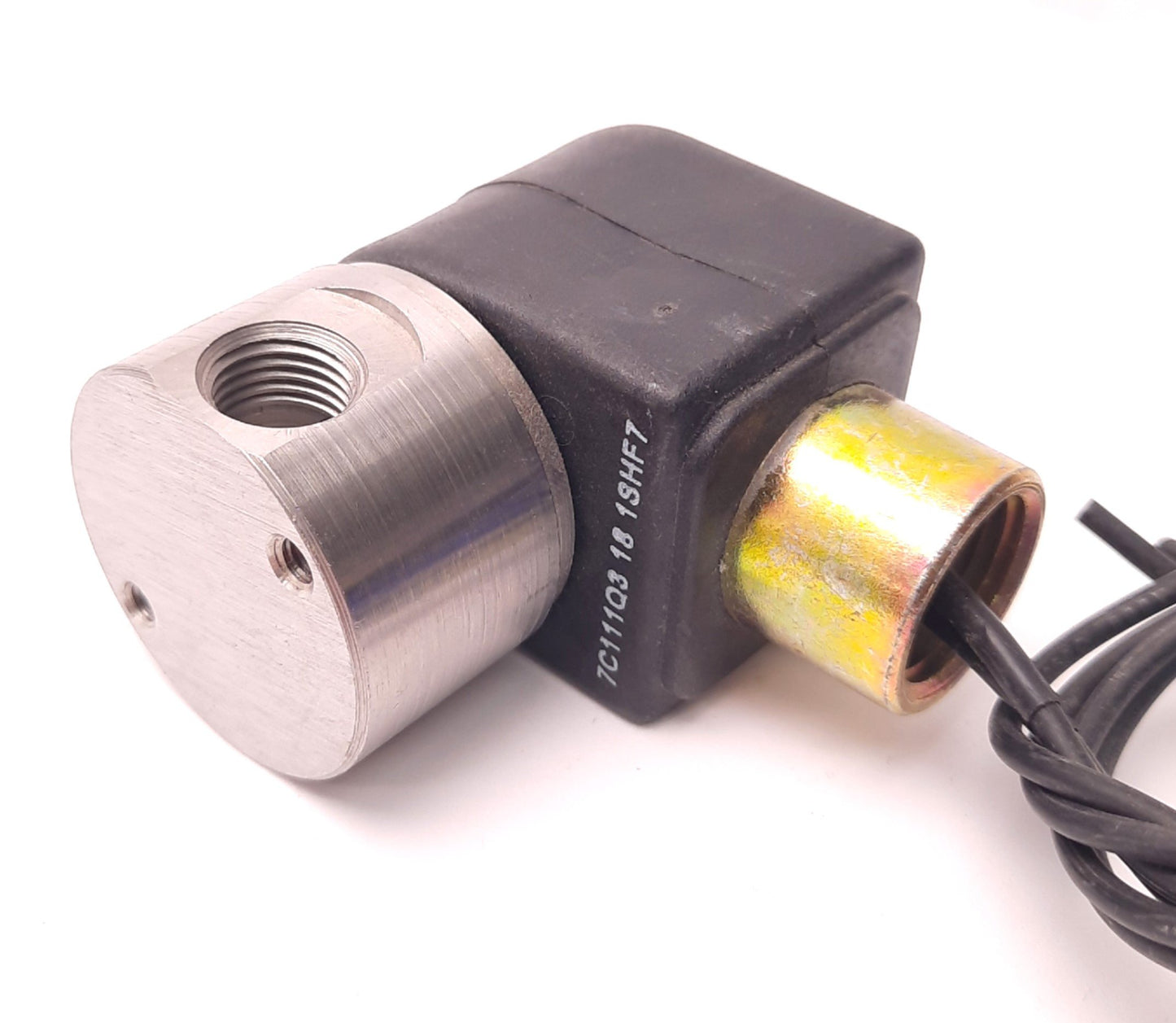 Used Honeywell 71235SN2AN00N0C111Q3 Solenoid Valve, Coil: 220/240VAC 50/60Hz 10W
