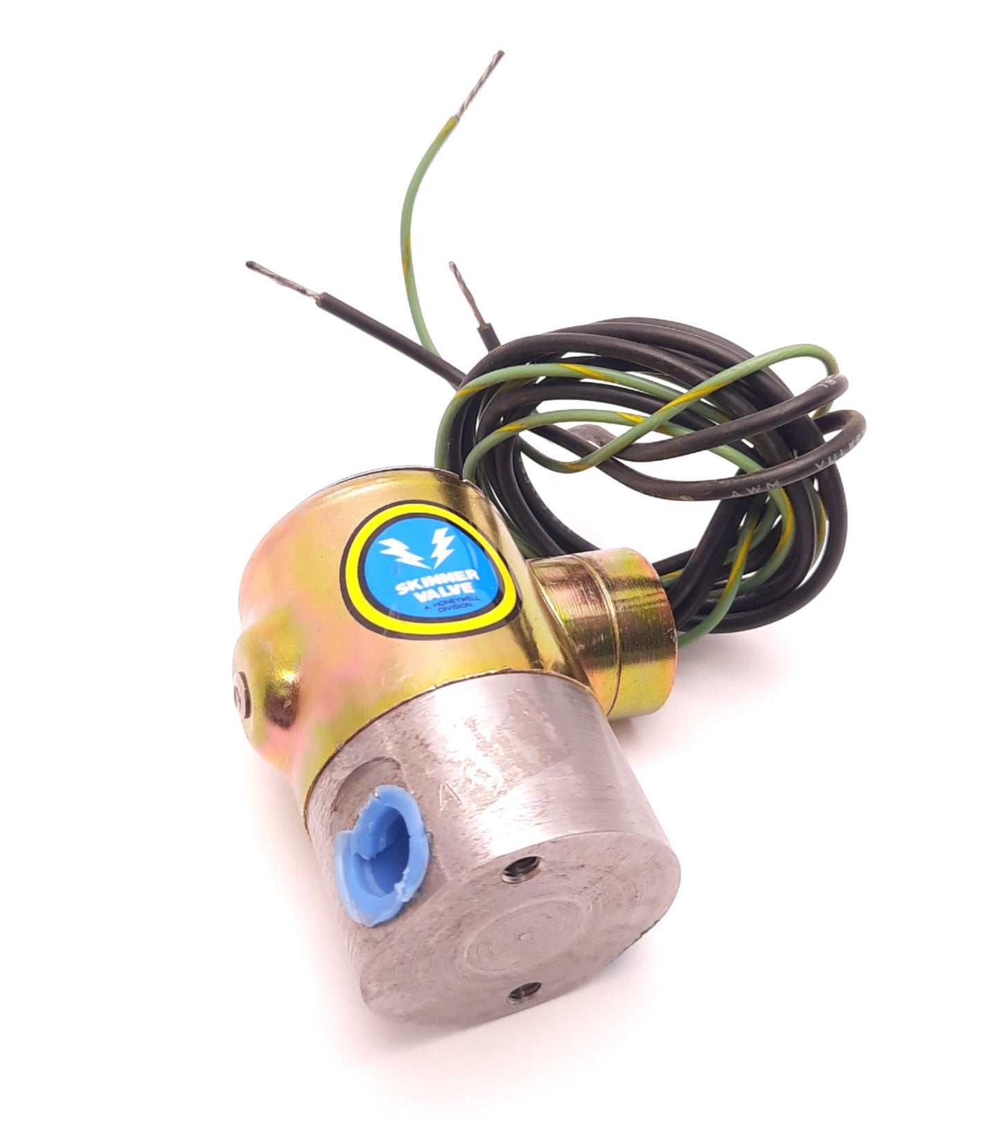 Used Skinner Valve V5L70240 Solenoid Valve 240v 60 HZ, 600 Psi, 1/4" Ports, 5/64 Orif