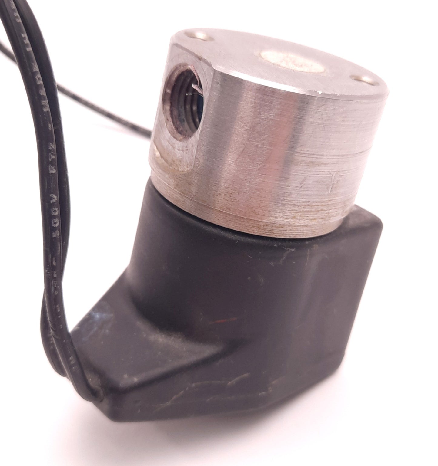 Used Honeywell 71215SN2VN00-N0L111P3 Solenoid Valve 120v AC 10 Watt Coil 25 Psi Max