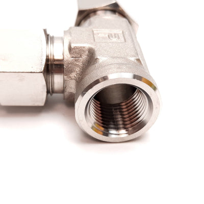 New – Open box Parker Yor-Lok Right Angle Tee Fitting, 316 SS, 3/8" NPT to 1/2" Tube OD