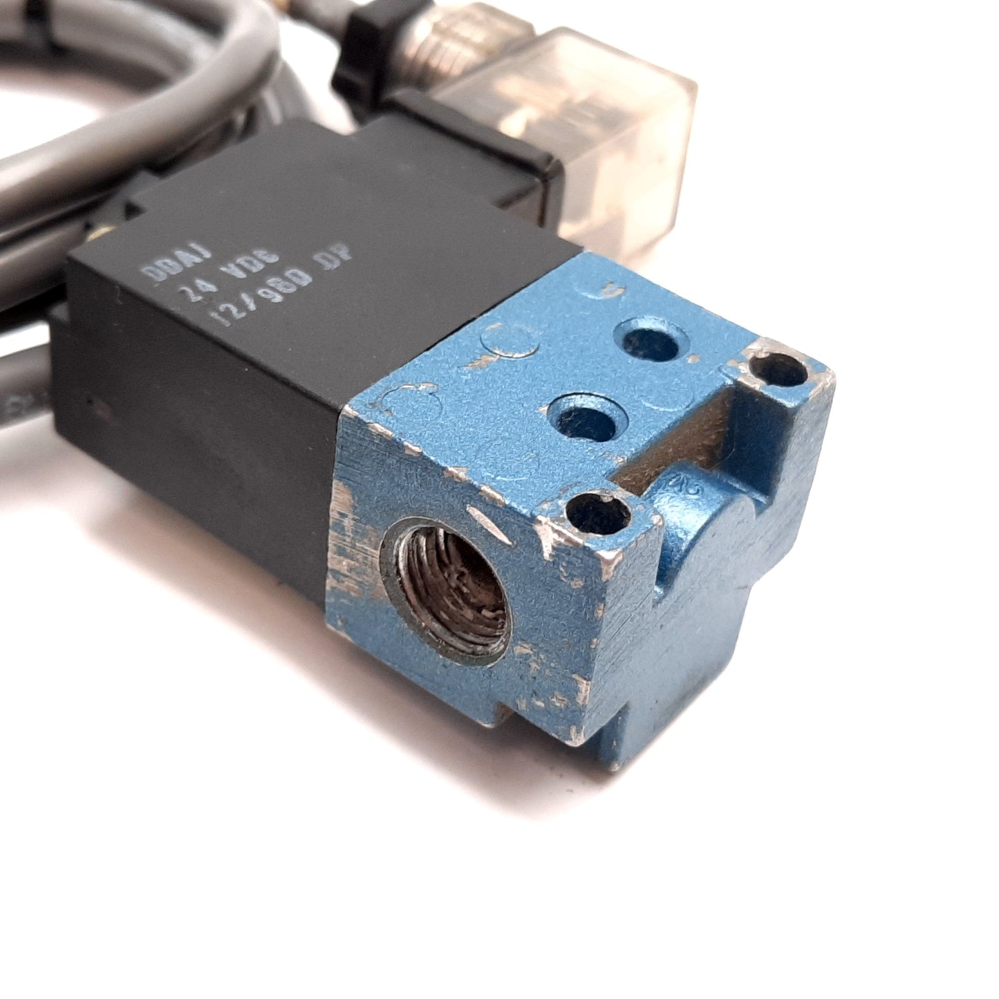 Used Mac 35A-AAA-DDAJ-2KD Solenoid Valve, 2-Position 3-Port, 24VDC, Vacuum to 120psi