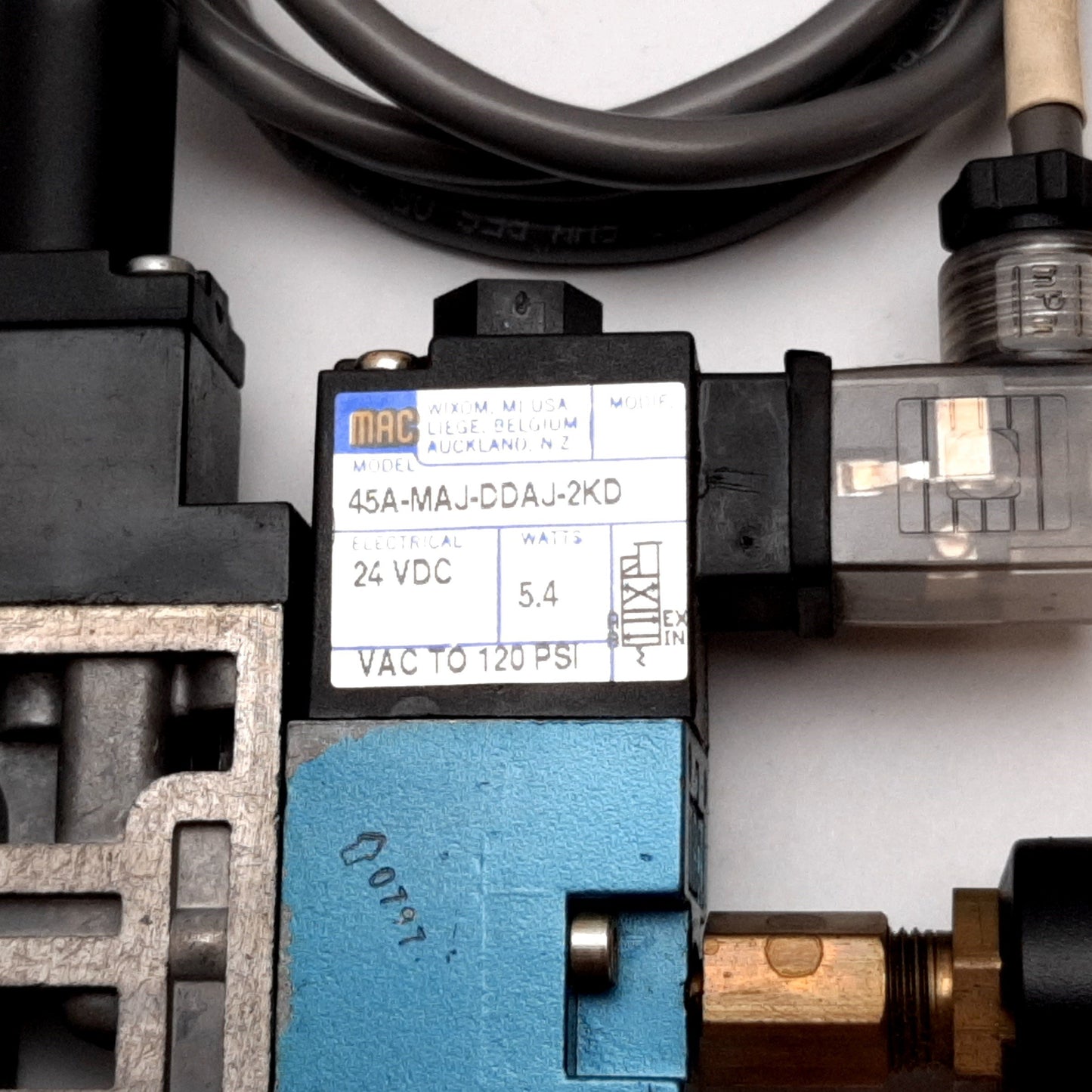 Used MAC 45A-MAJ-DDAJ-2KD Solenoid Valve, 2-Position 4-Port, 24VDC, With Regulator
