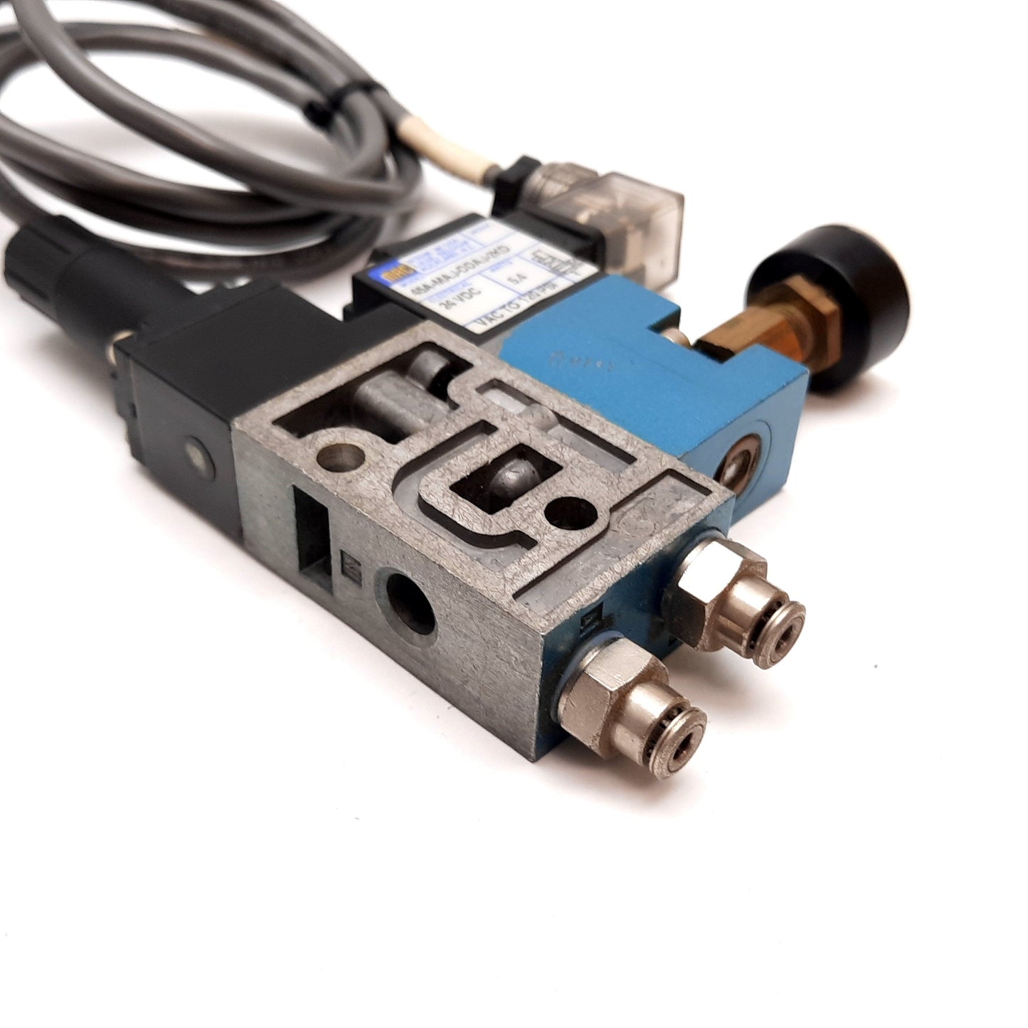 Used MAC 45A-MAJ-DDAJ-2KD Solenoid Valve, 2-Position 4-Port, 24VDC, With Regulator