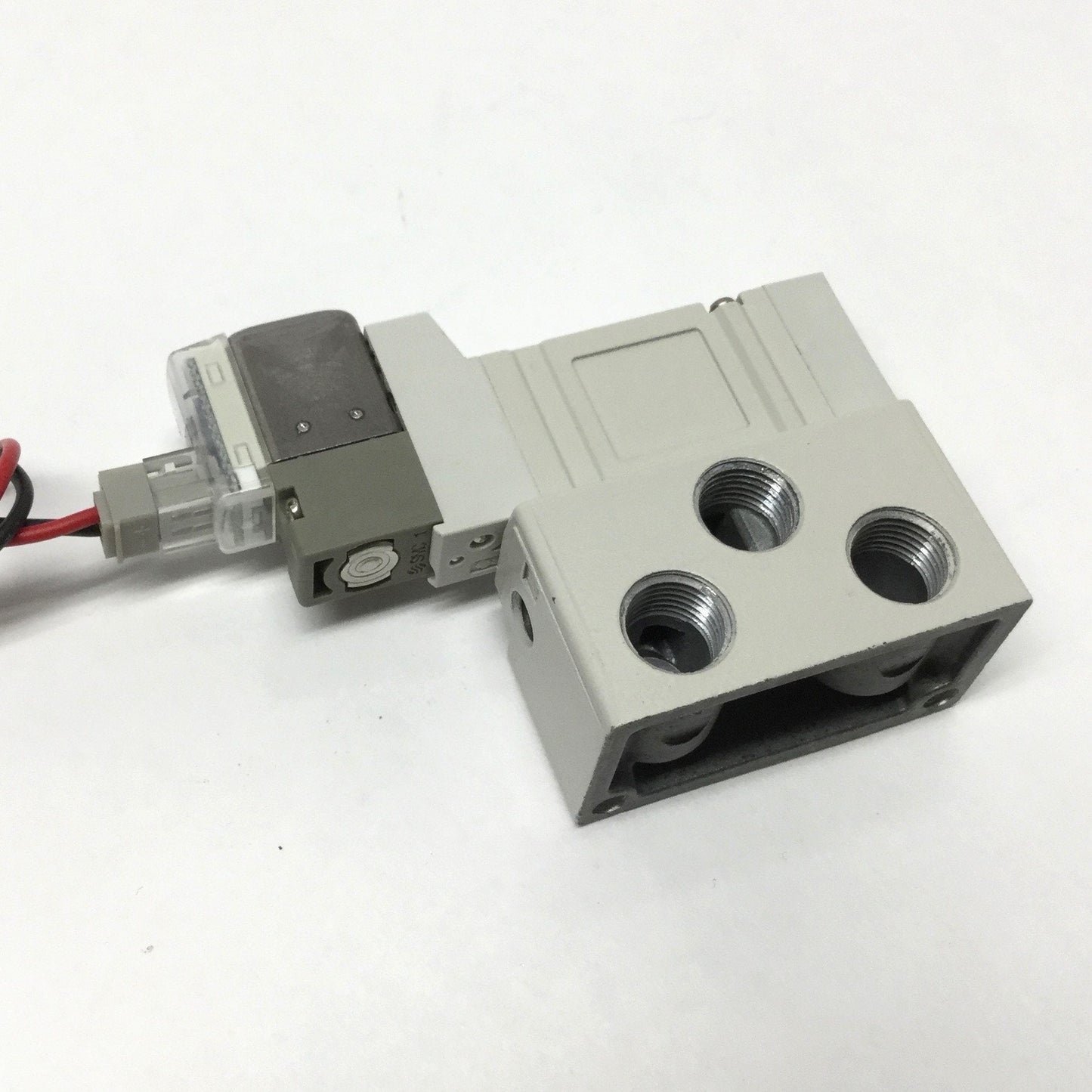 Used SMC SY3140-5LZ Solenoid Valve 5-Port 2-Position, 24VDC on Base 1/8" NPT, 0.7MPa