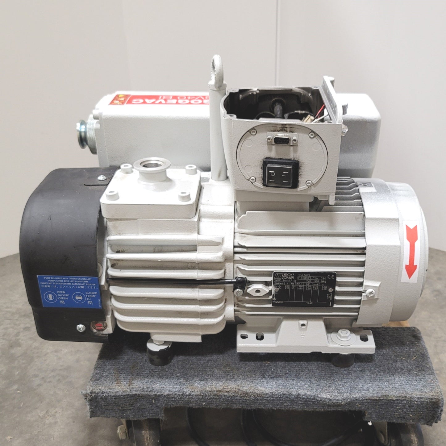 For parts or not working Leybold SOGEVAC SV40 BI Single Stage Rotary Vane Vacuum Pump *For Parts*