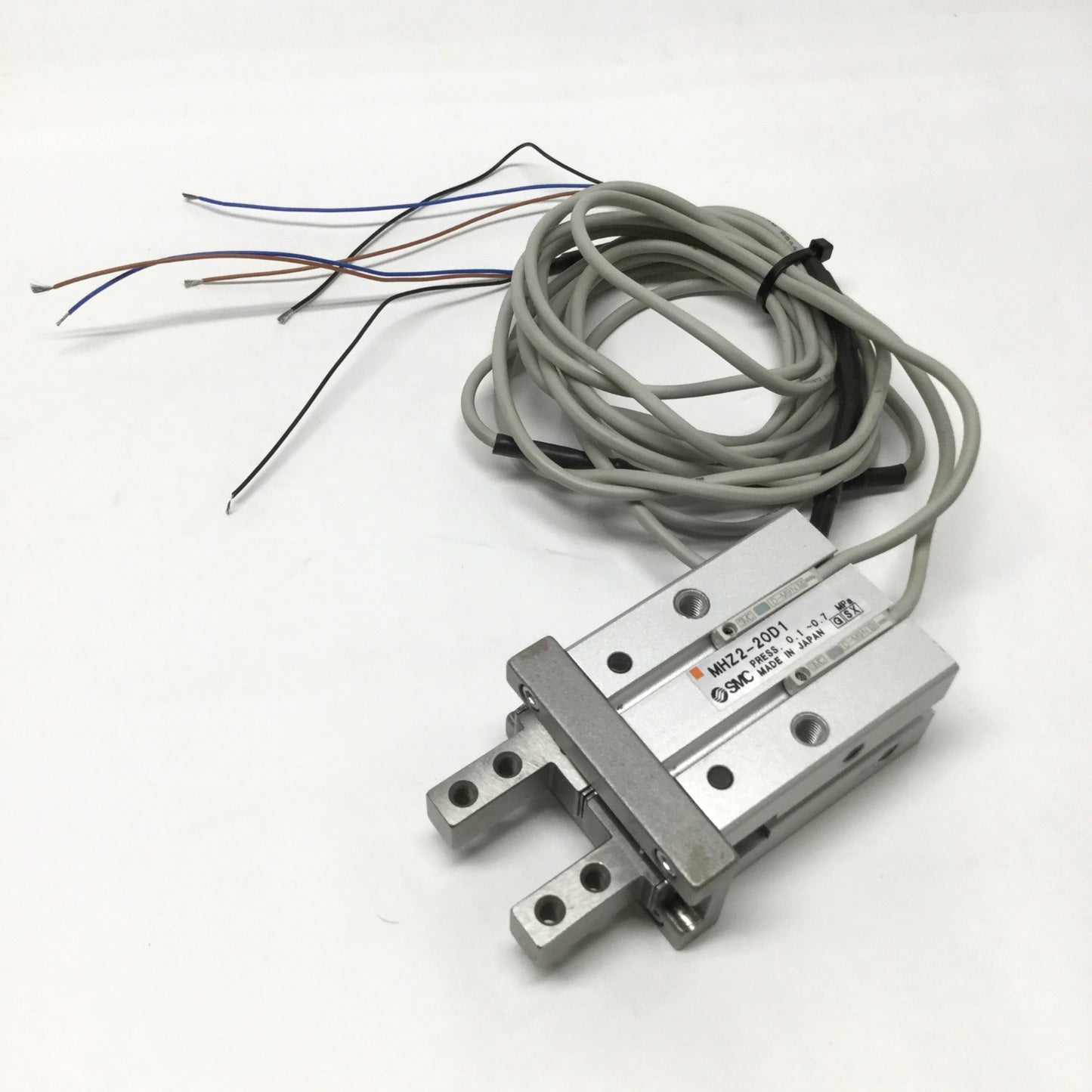 Used SMC MHZ2-20D1 Parallel Air Gripper, 2-Finger, 20mm Bore, 10mm Stroke, 0.1-0.7MPa