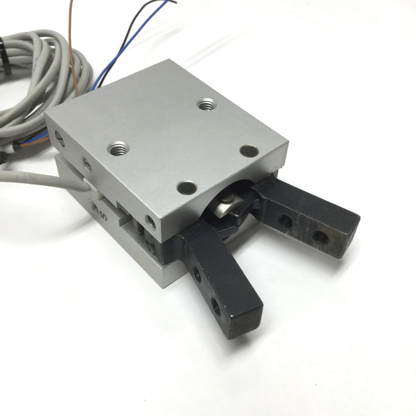 Used SMC MHC2-25S Angular 2-Jaw Pneumatic Air Gripper Spring-Return w/ Auto Switch