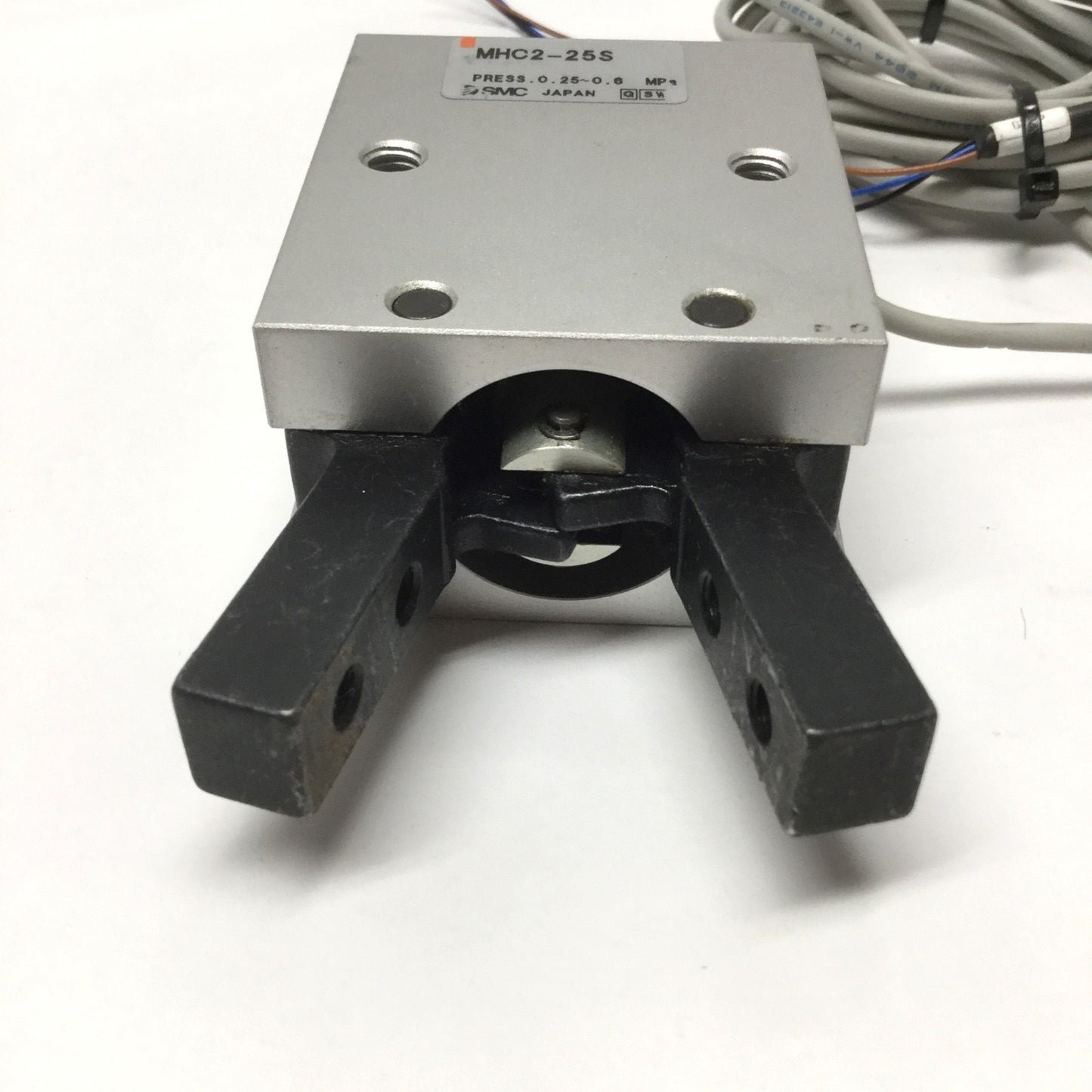 Used SMC MHC2-25S Angular 2-Jaw Pneumatic Air Gripper Spring-Return w/ Auto Switch