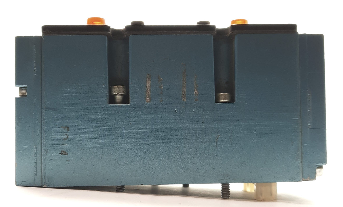 Used MAC Valves 93A-FAB-000-DM-DFBP-2DM Spool Valve 3-Way 30-120PSI Indicator Light