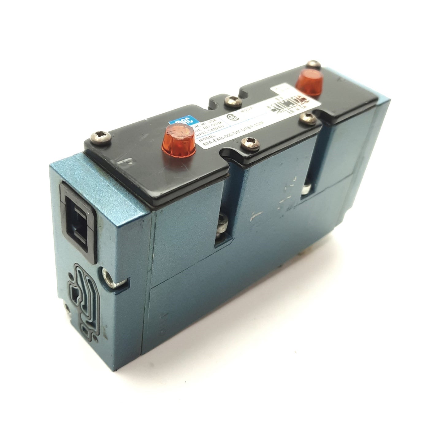 Used MAC Valves 93A-EAB-000-DM-DFBP-2DM Spool Valve 3-Way 30-120PSI Indicator Light