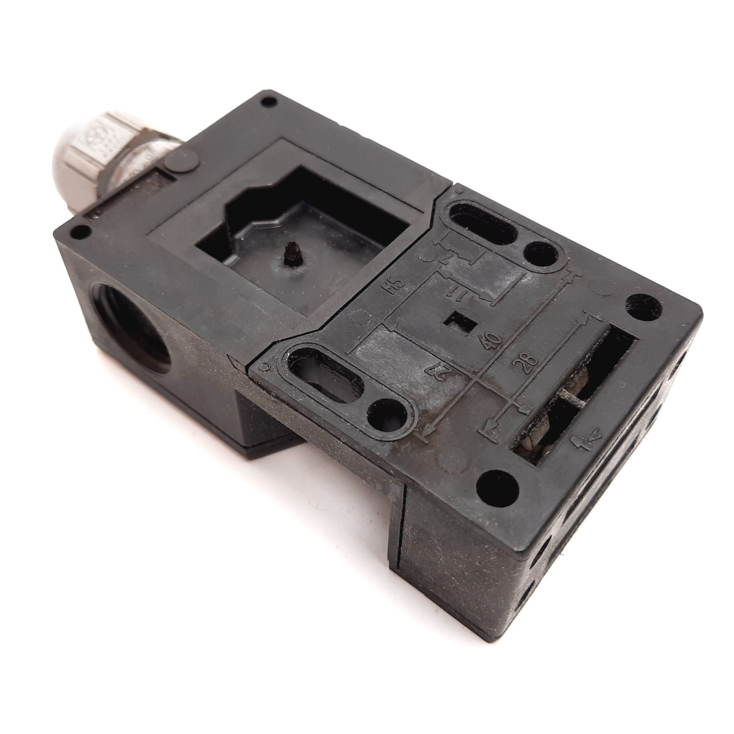 Used Schmersal AZ16-02zvk Safety Switch, 2x N/C Contacts, Rating: 230VAC 4A