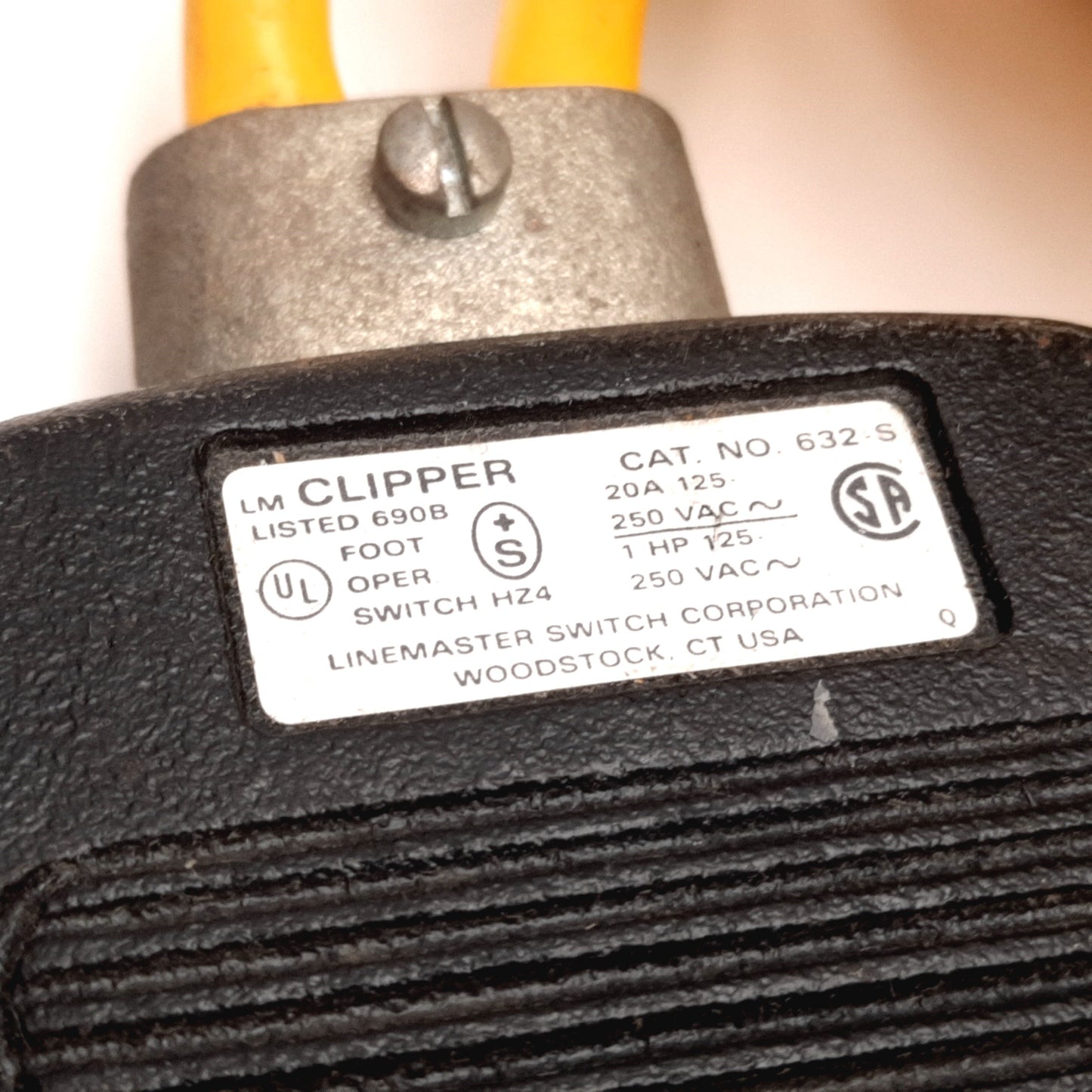 Used Linemaster Clipper 632-S Footswitch, 1HP 20A 125-250VAC ~ 20(3)A 250V