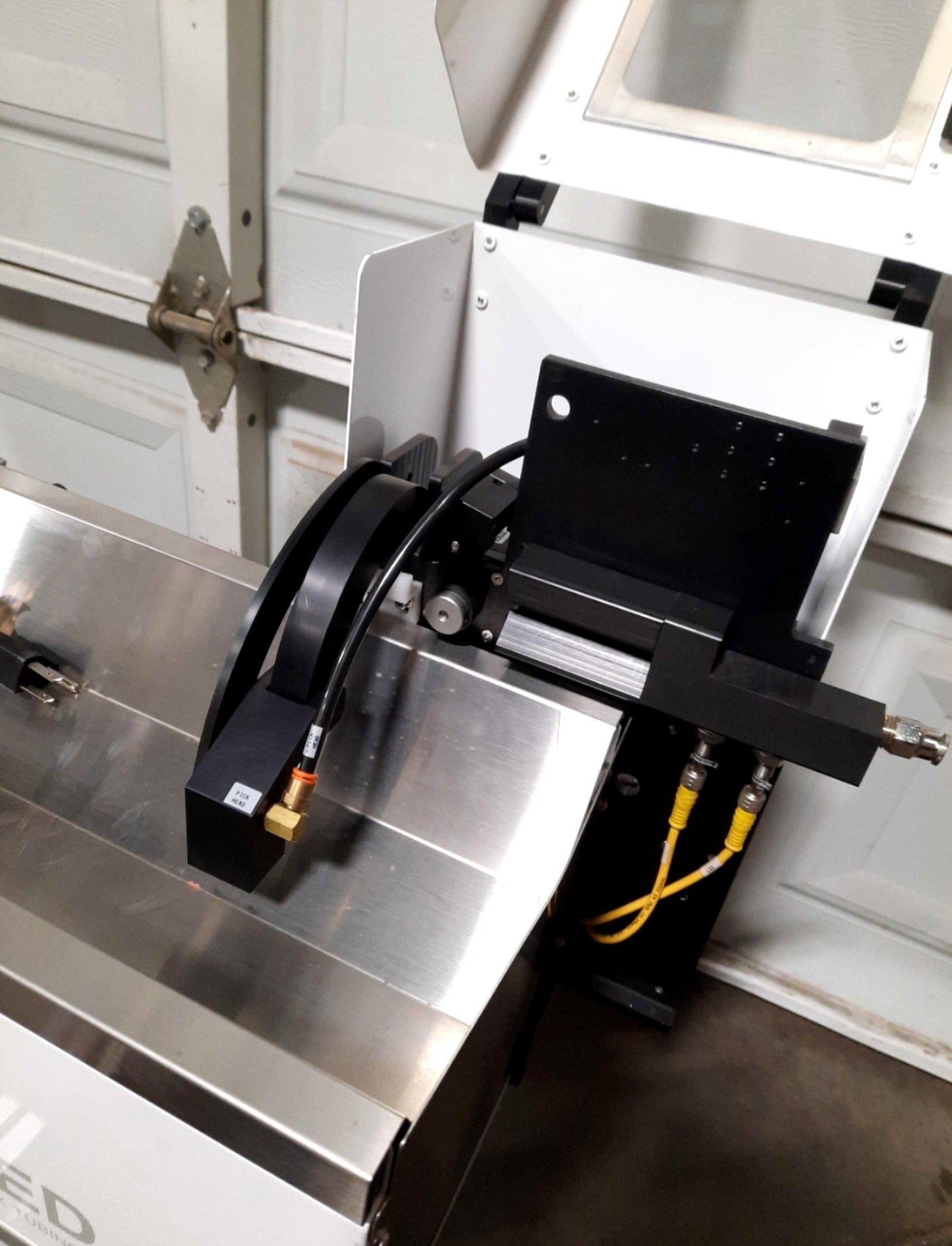 Used  SYNEO Accu-Feed 110 Center Pick Feeder 1Part/2sec 25"/sec 96" Material 120VAC