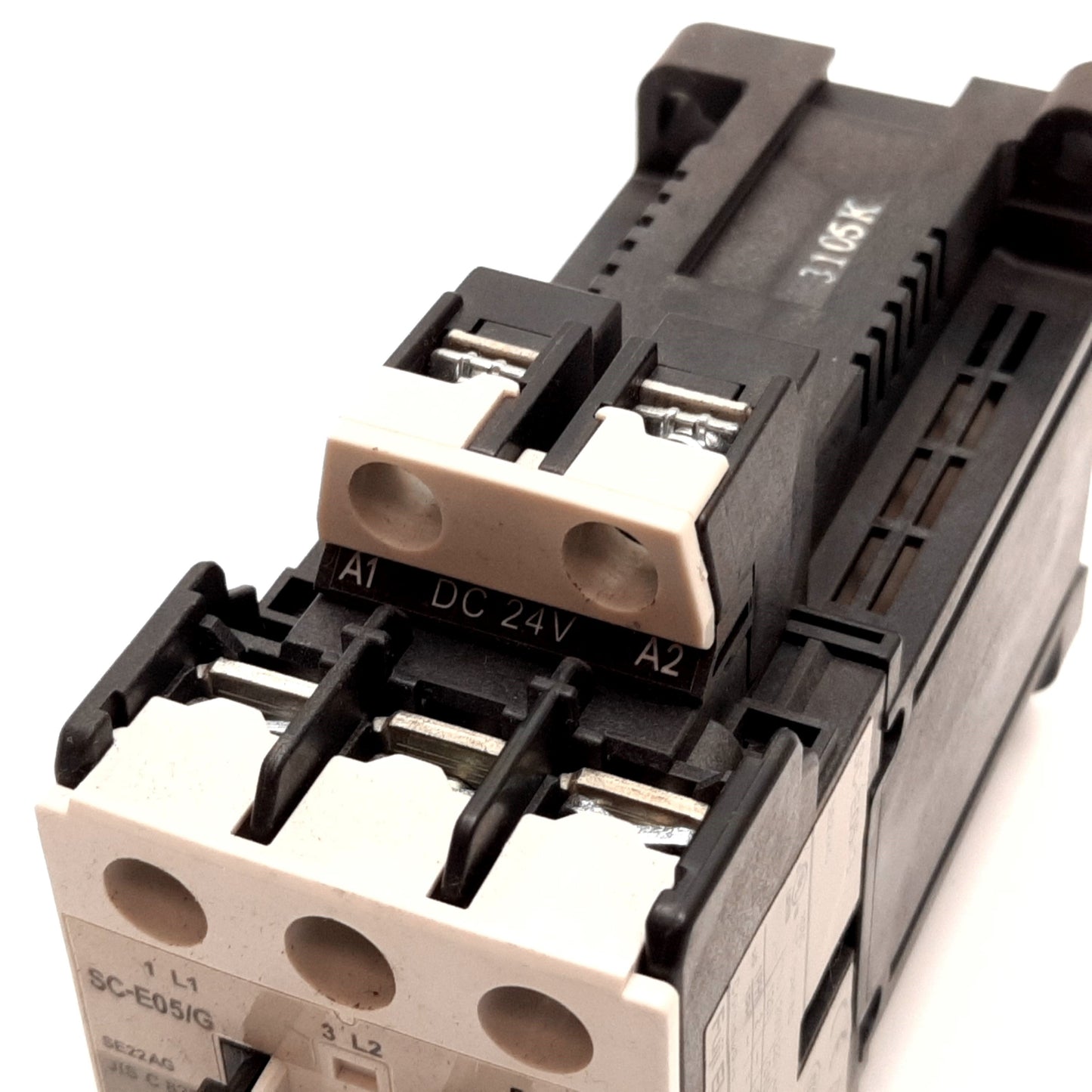 Used Fuji SC-E02/G Contactor, 3-Pole, Coil: 24VDC, Rating: 600V 20A, DIN Rail Mount