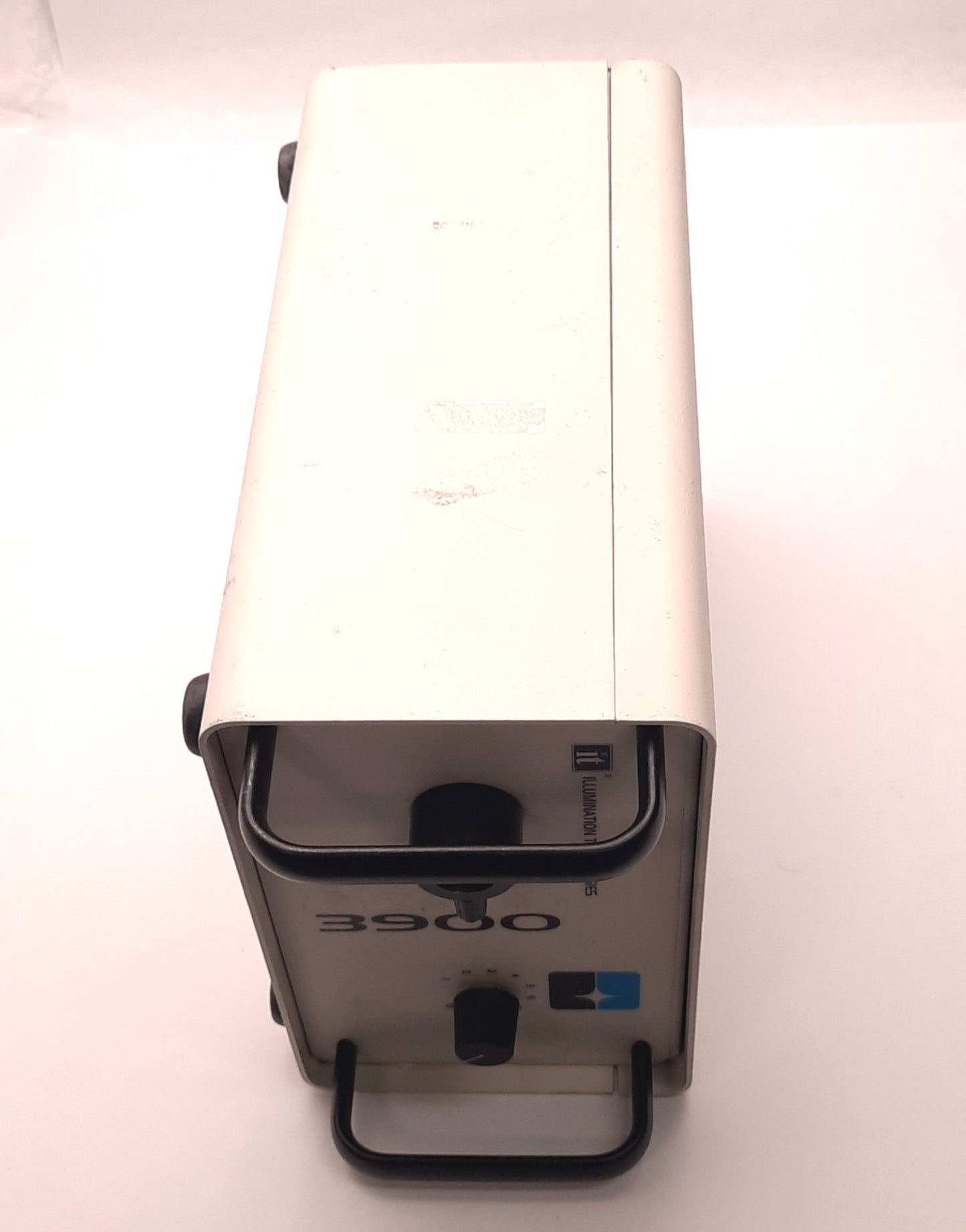 Used Illumination Technologies 3900FO Fiber Optic Light Source 150W 120v AC *NO Dim*