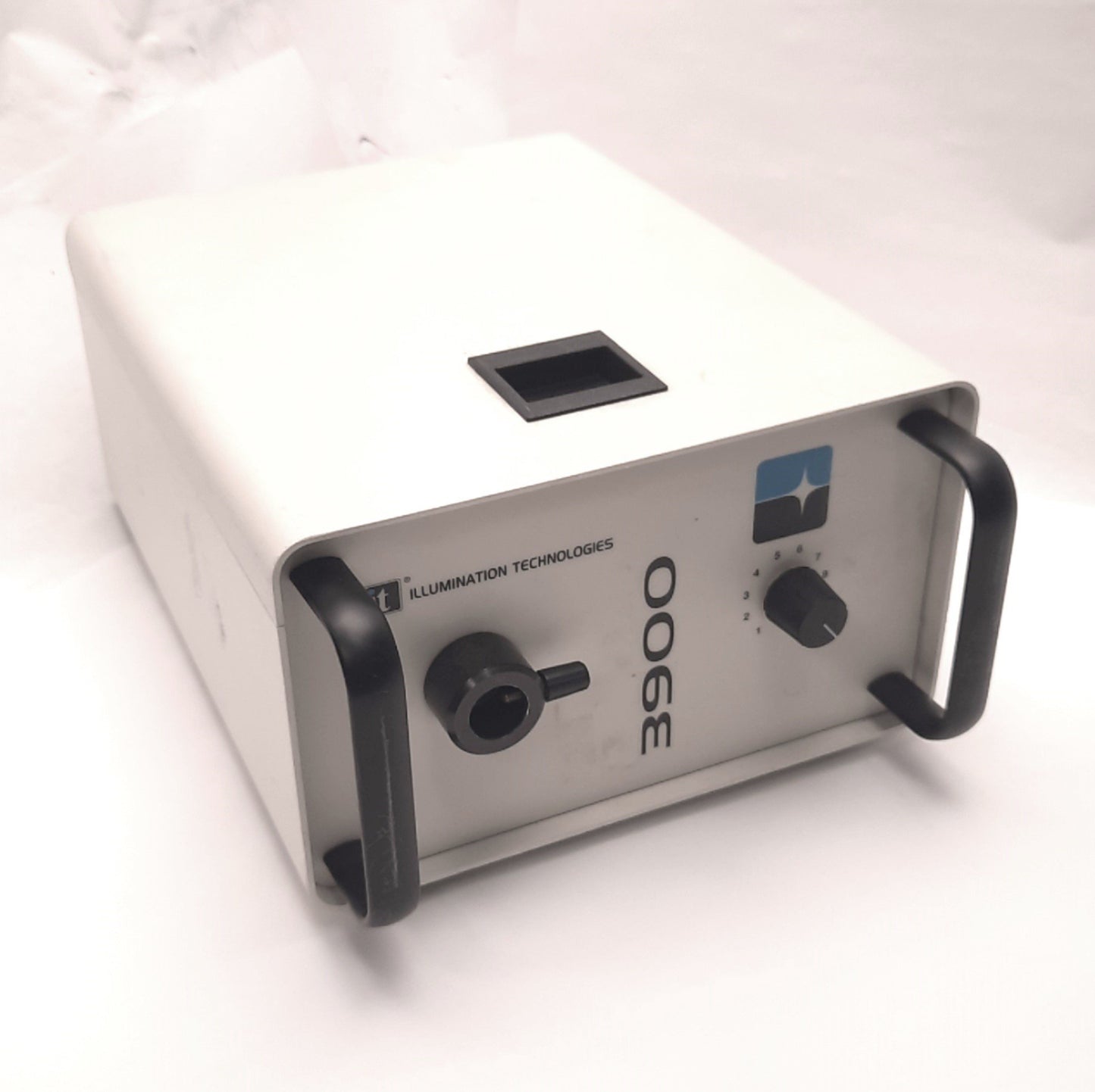Used Illumination Technologies 3900FO Fiber Optic Light Source 150W 120v AC *NO Dim*