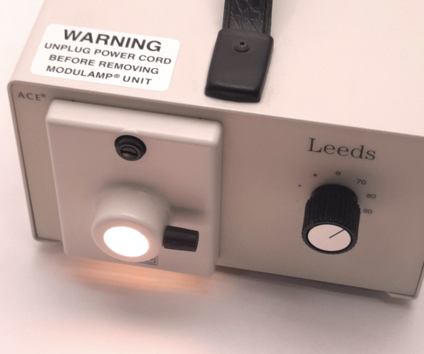 Used Leeds Schott A20500.14 Microscope Fiber Optic Light Source, 115-120VAC, 150W EKE