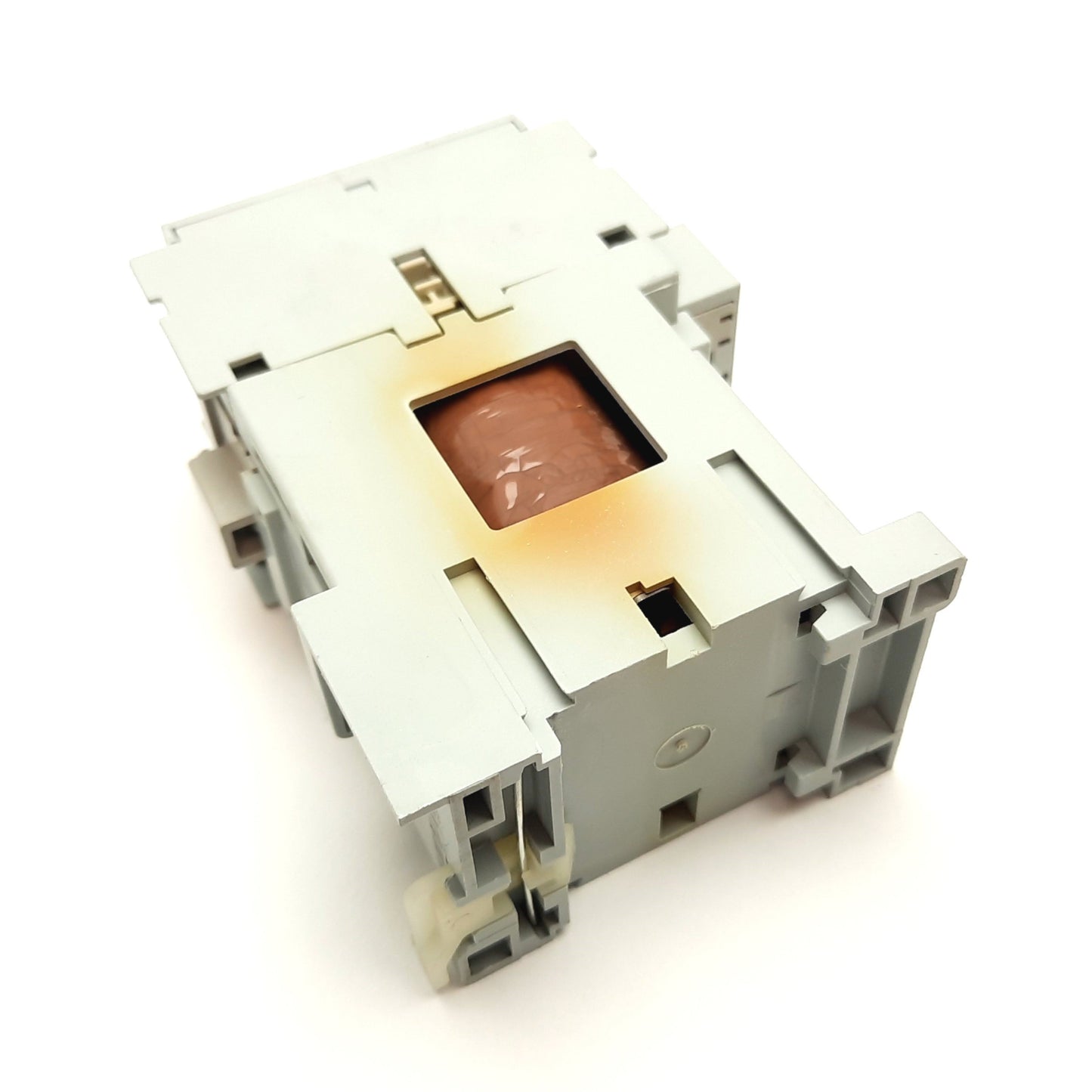 Used Allen Bradley 100-C09Z*300 Contactor, 4-Pole, Coil: 24VDC, Rating: 690VAC 32A