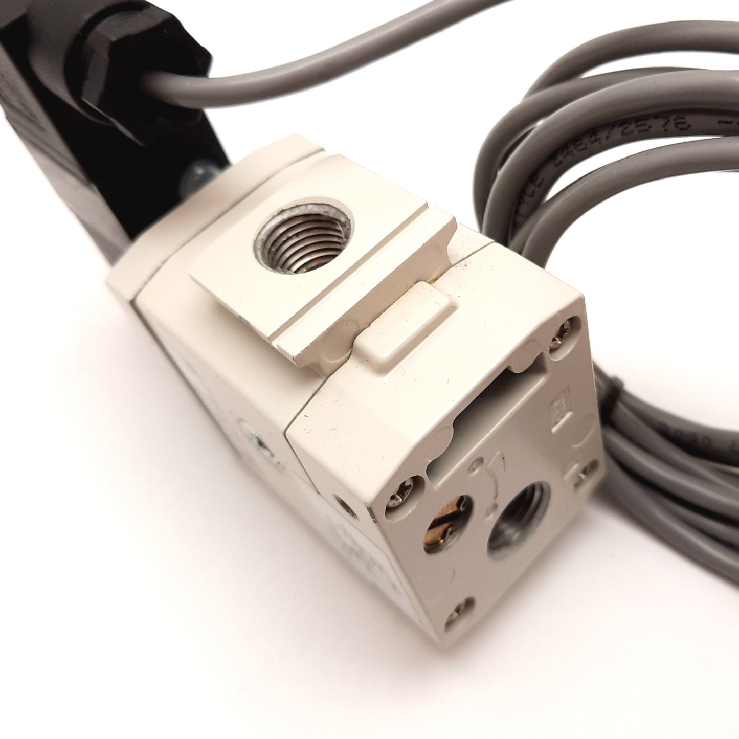 Used SMC AV2000-N02-5DZ-X260 Soft Start Valve, 24VDC, 0.2-1.0MPa, 1/4" NPT