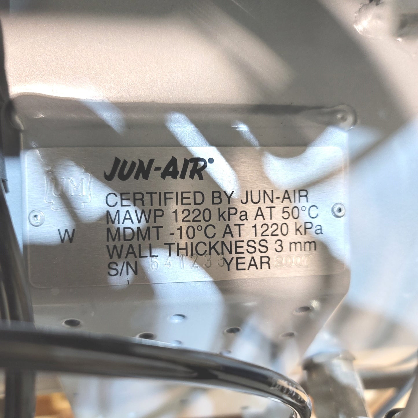 Used Jun-Air 24-40 Oil Lubricated Compressor 4-Pump 230VAC 1Ph, 120psig, 8.48CFM, 40l