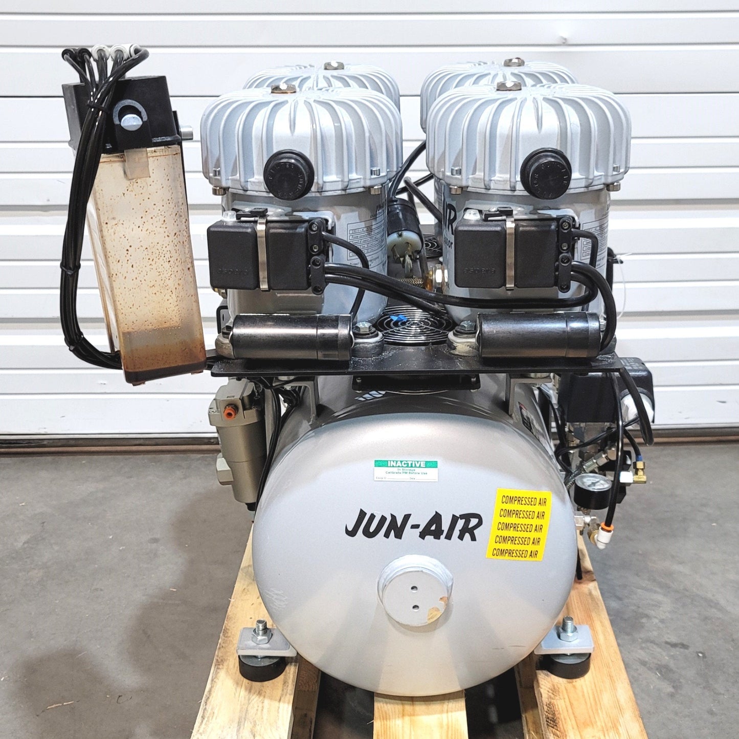 Used Jun-Air 24-40 Oil Lubricated Compressor 4-Pump 230VAC 1Ph, 120psig, 8.48CFM, 40l