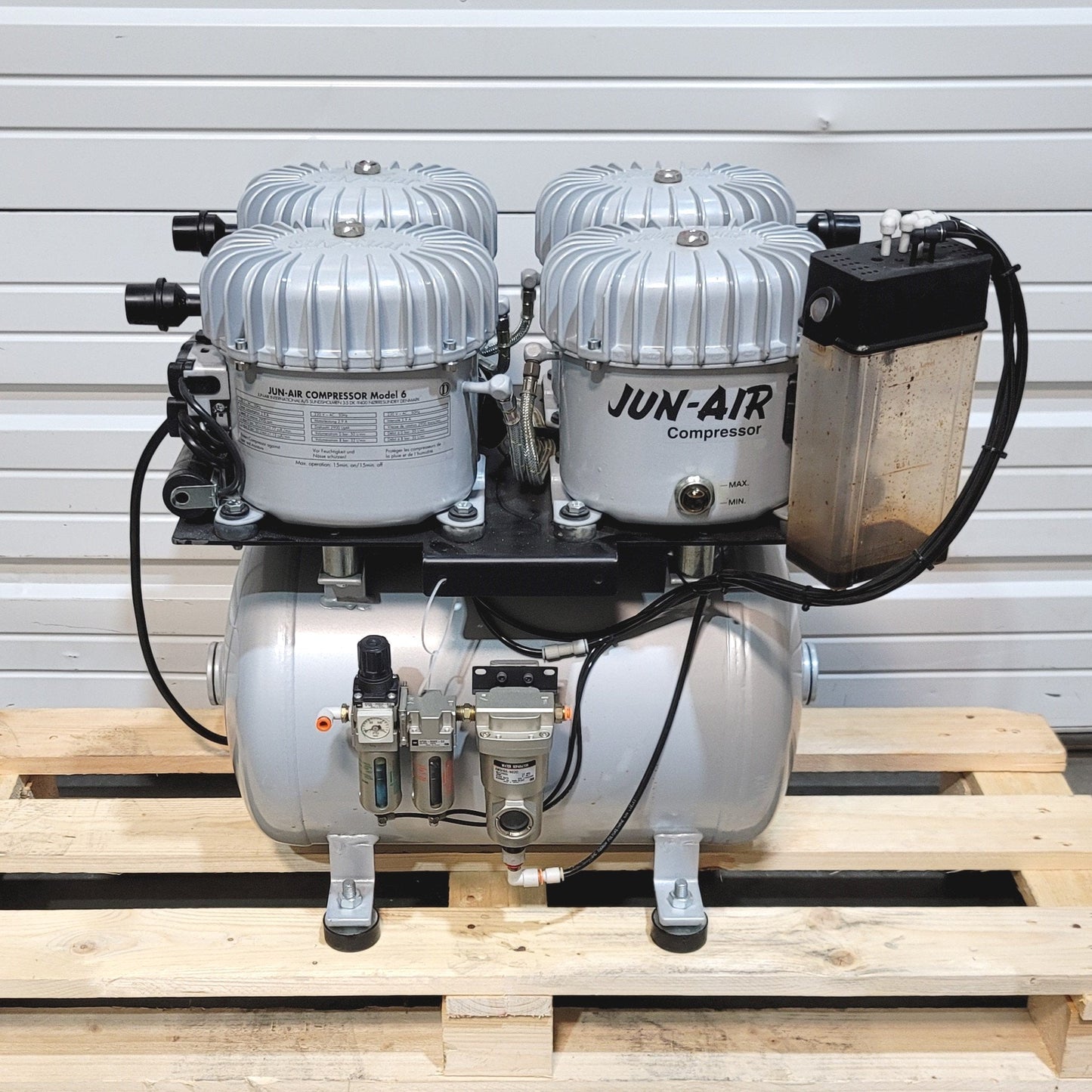 Used Jun-Air 24-40 Oil Lubricated Compressor 4-Pump 230VAC 1Ph, 120psig, 8.48CFM, 40l