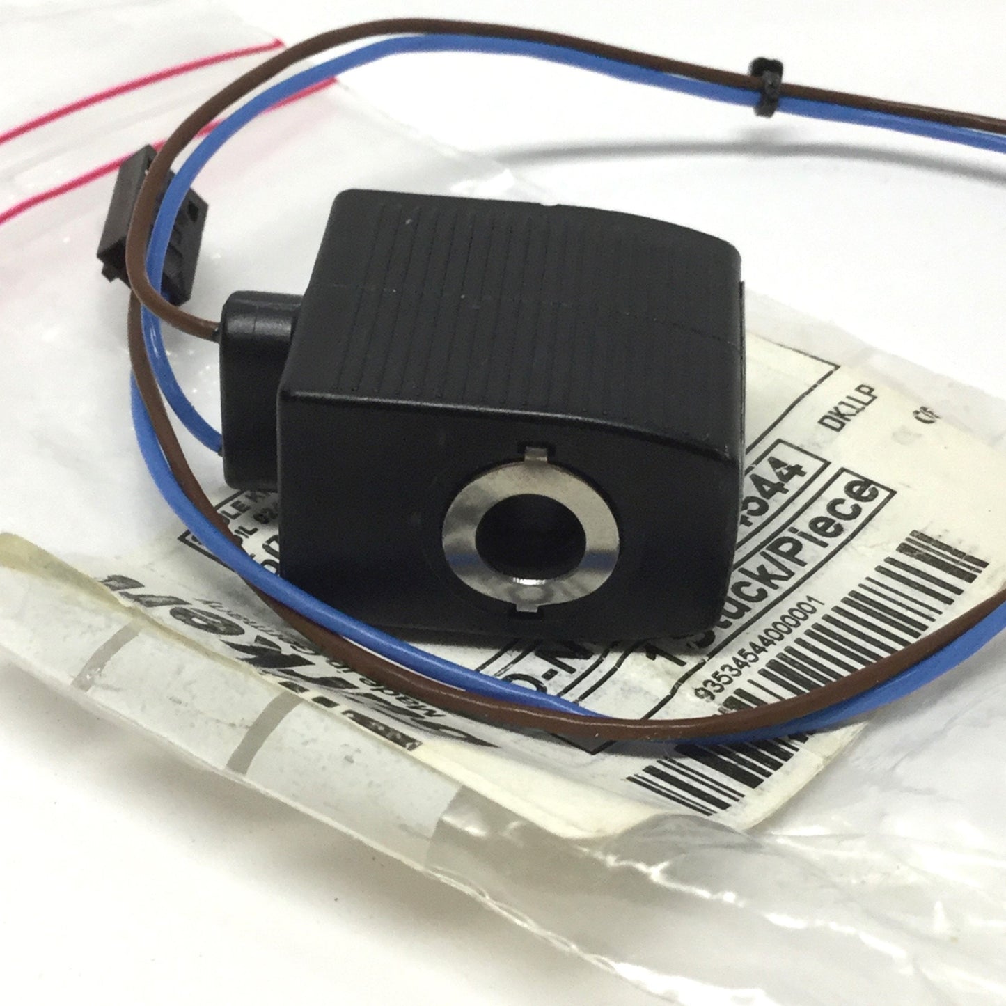 New – Open box Burkert 6011 A 1,6 FKM M5 Plunger Valve Replacement Solenoid Coil 24V AC/DC 6W