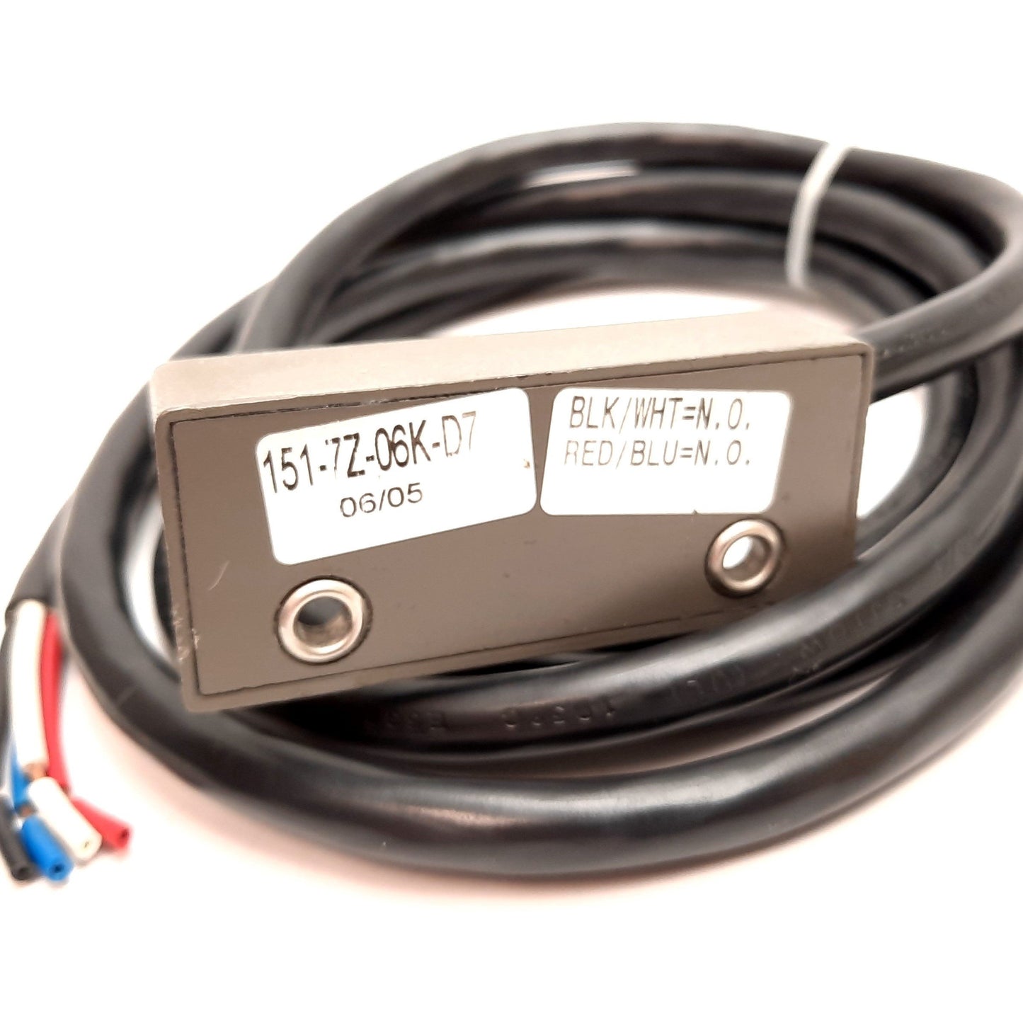 New Sentrol 151-7Z-06K-D7 Non-Contact Safety Switch, 120VAC 28VDC, Switch Only